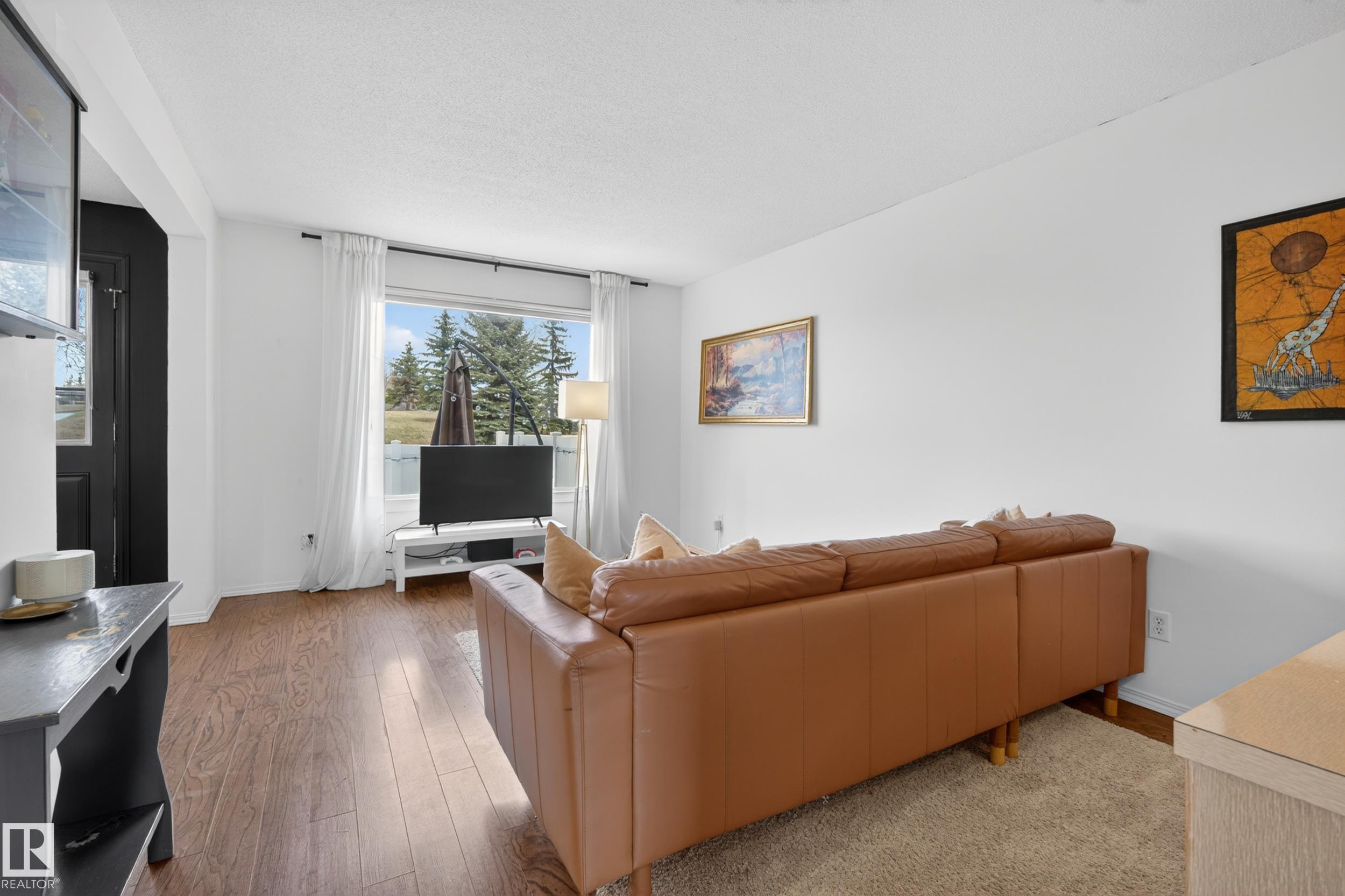 Photo 7 at 9 Great oaks, Broadmoor Estates, Sherwood Park