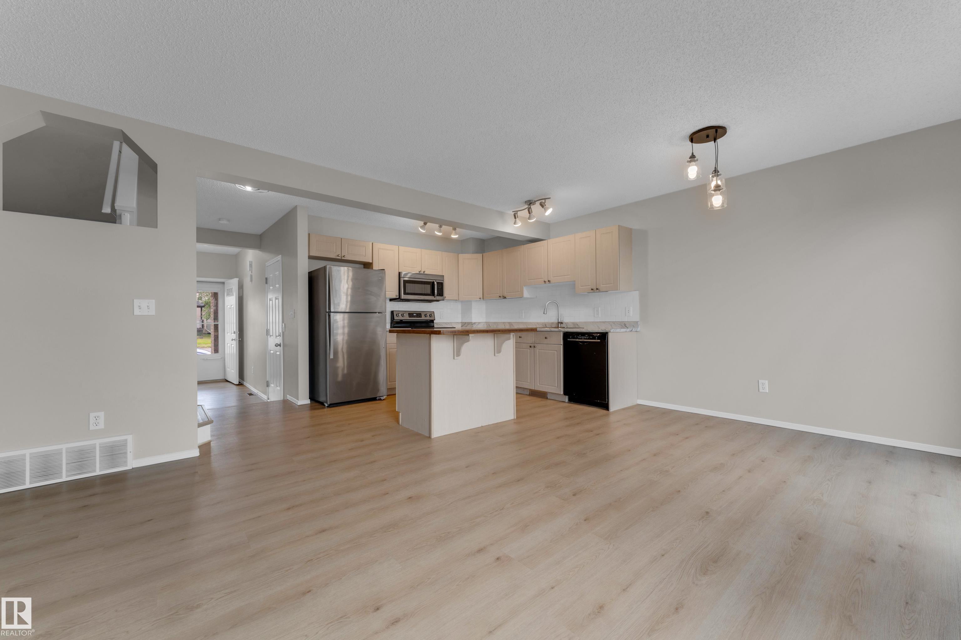 Photo 9 at 95 Ventura Street, Spruce Village, Spruce Grove
