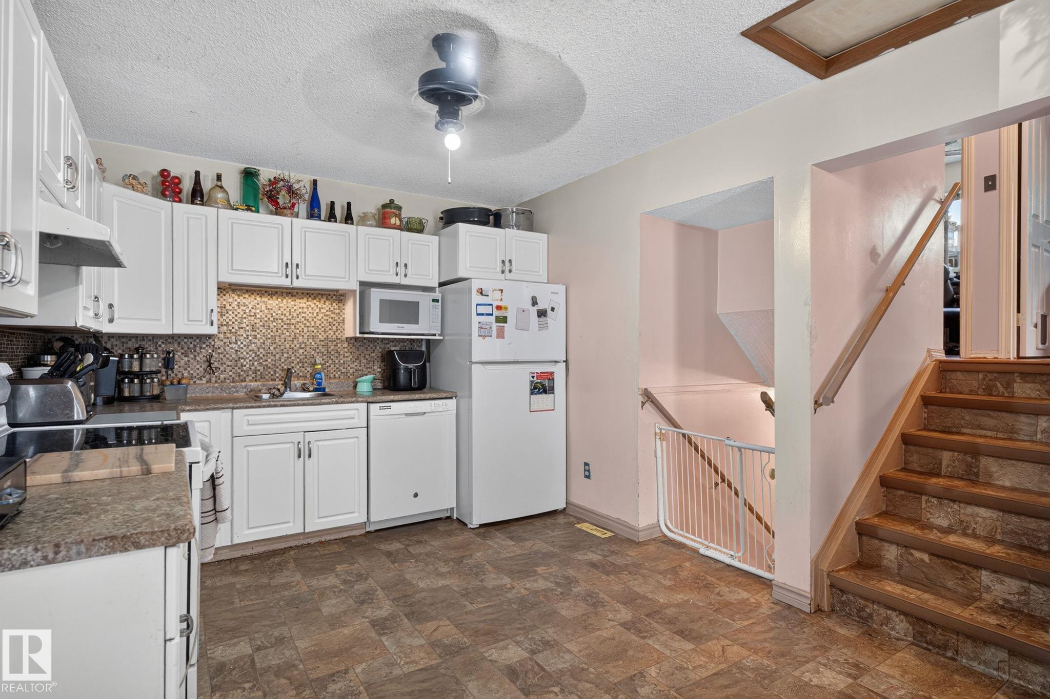 https://zimg.paragon.ice.com/ParagonImages/Property/PM/RAE/225410285/16/0/0/b949aec004fe8ca3ad5aef07a419fc86/1/52a0088b1d0df55592346dbc4a9c404b/225410285-3f8e6881-03bc-4013-b588-d764db53bc7f.JPG