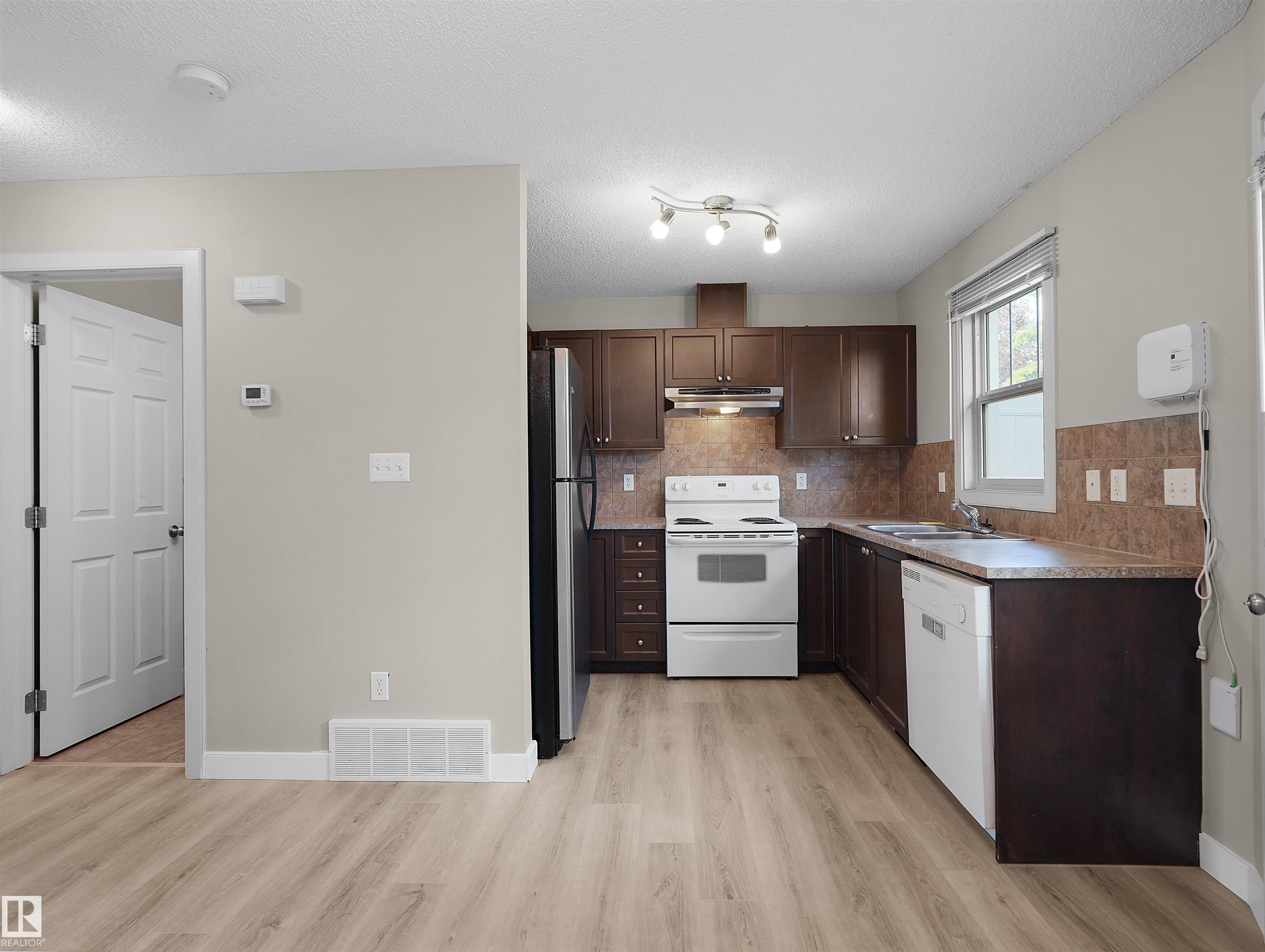 Photo 12 at 17 - 6032 38 Avenue NW, Greenview, Edmonton