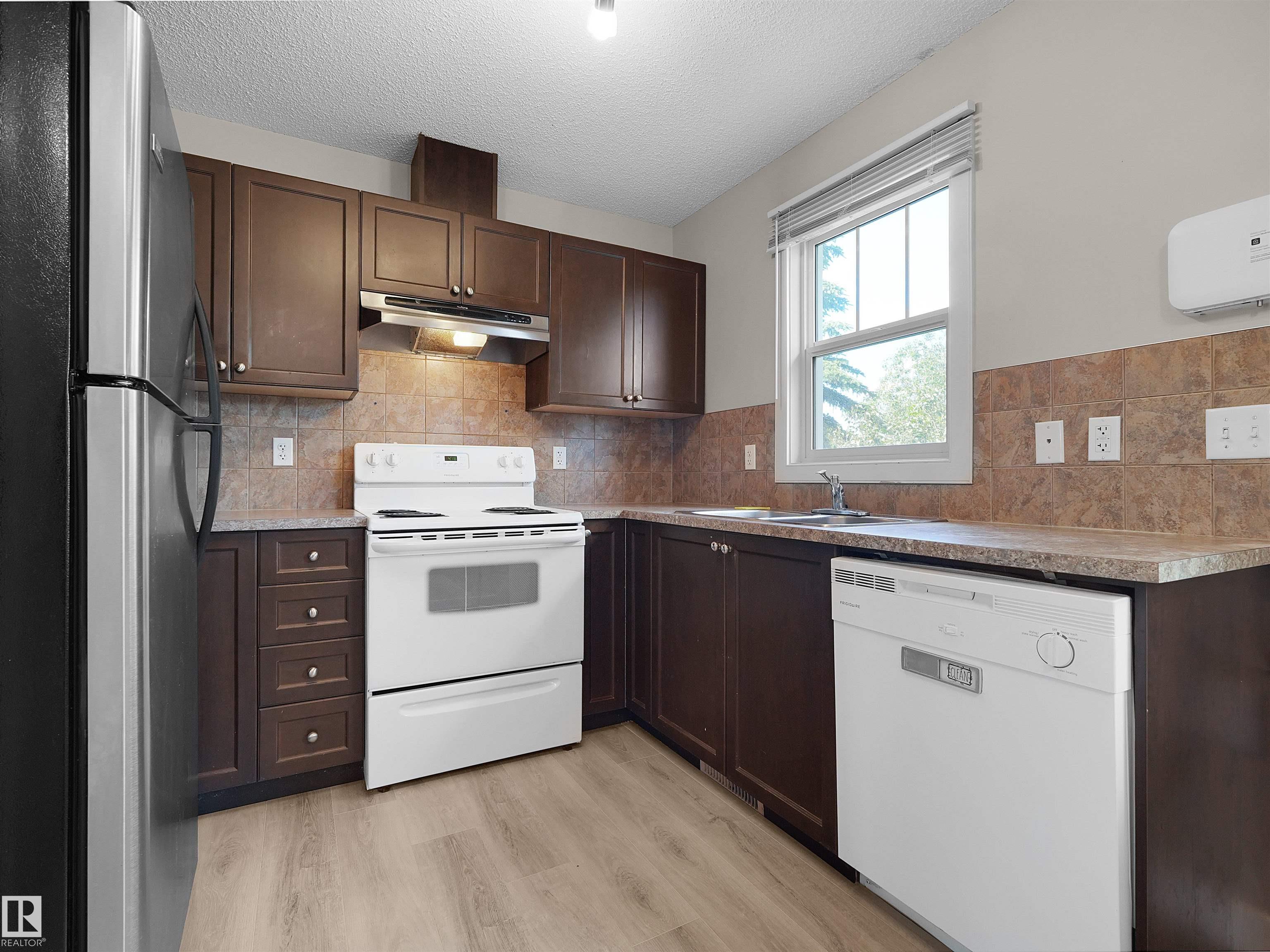 Photo 13 at 17 - 6032 38 Avenue NW, Greenview, Edmonton