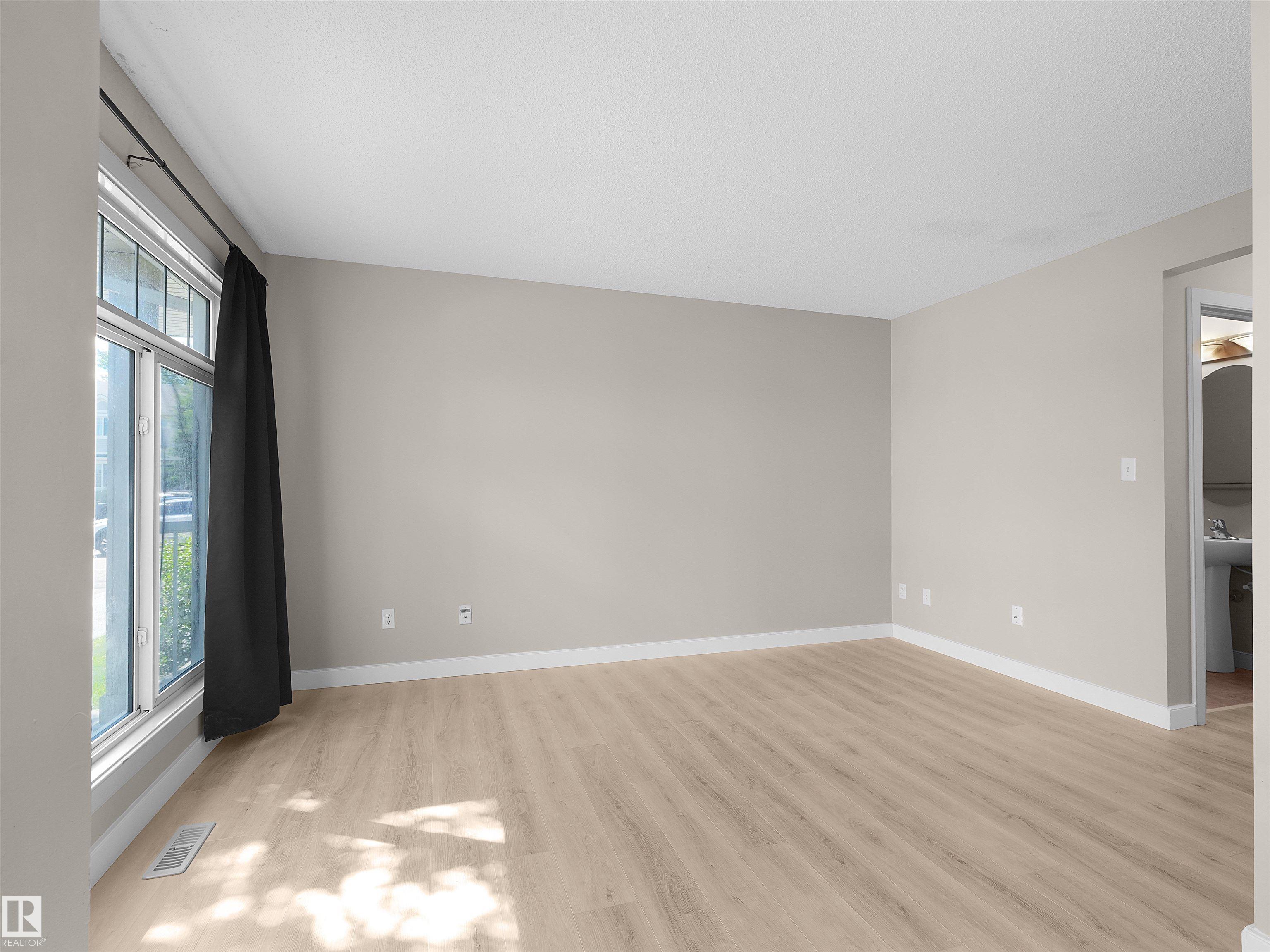 Photo 6 at 17 - 6032 38 Avenue NW, Greenview, Edmonton