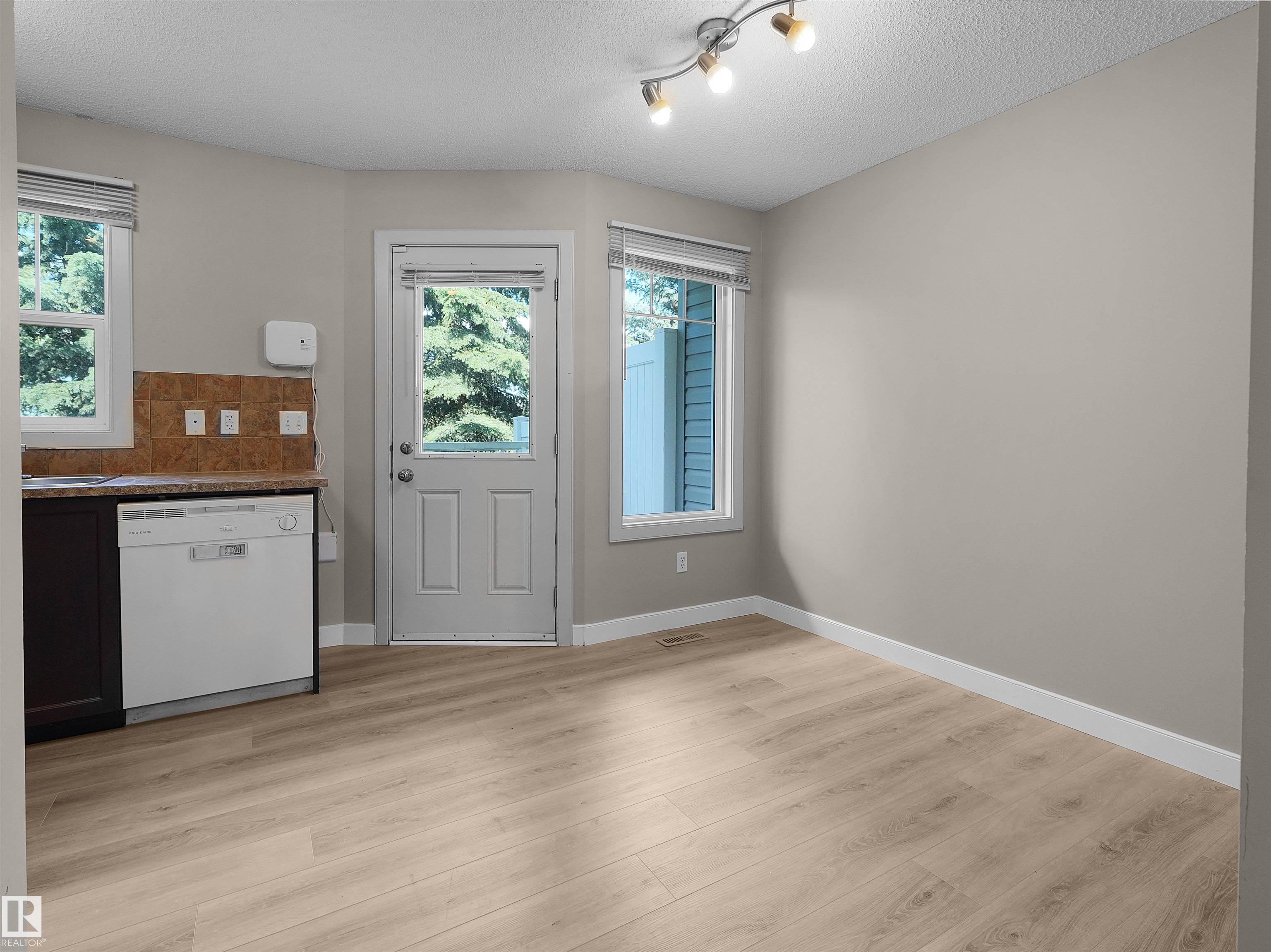 Photo 10 at 17 - 6032 38 Avenue NW, Greenview, Edmonton