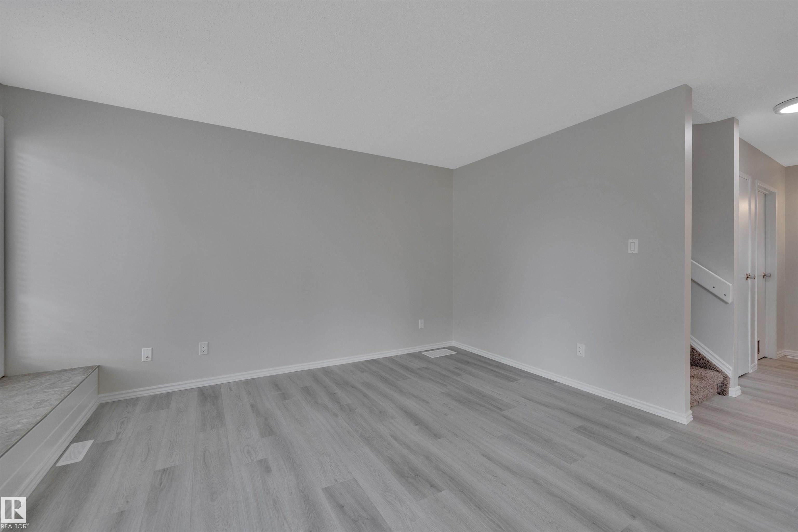Photo 11 at 1 - 1820 56 Street NW, Meyokumin, Edmonton