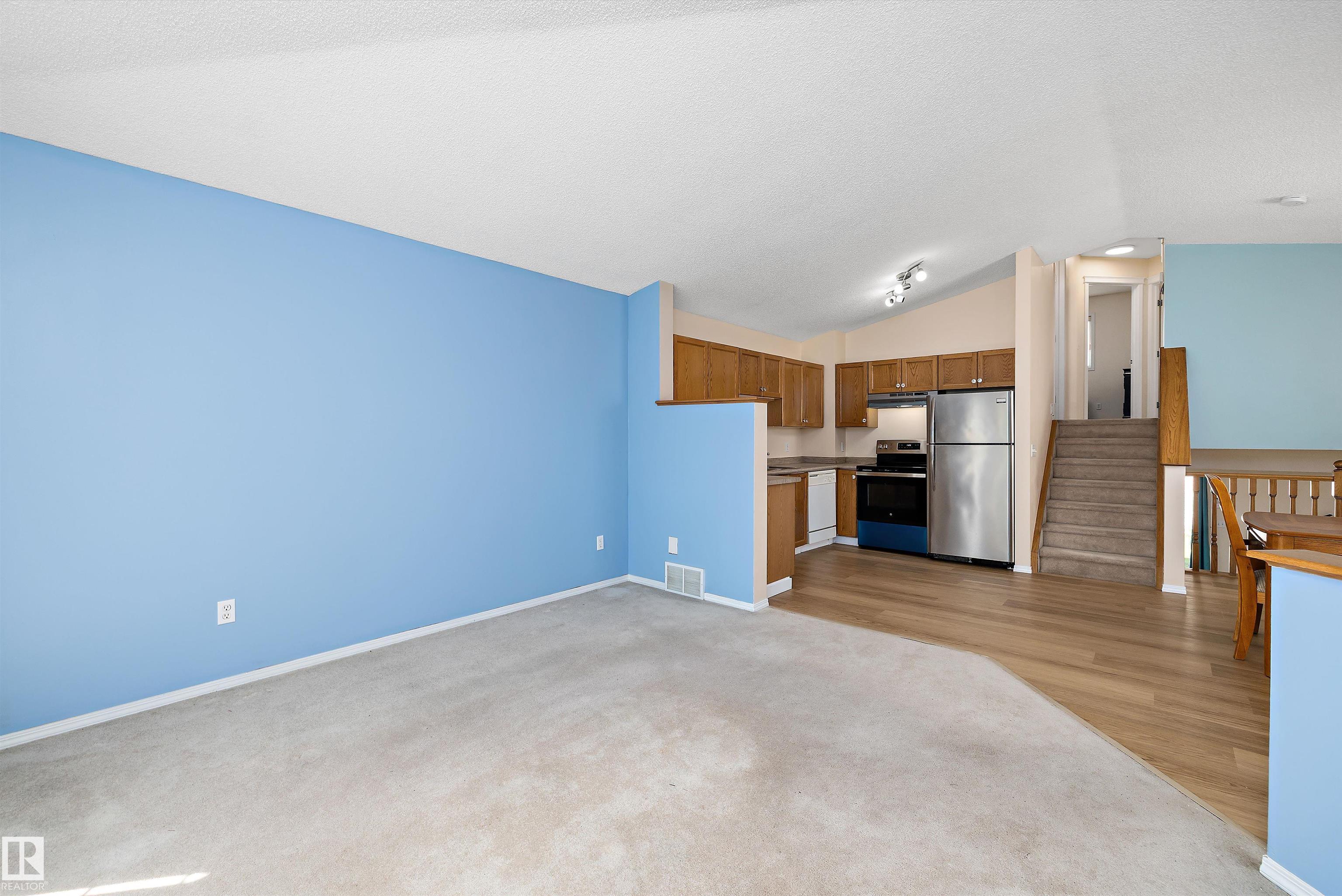 Photo 10 at 15016 134 Street NW, Cumberland, Edmonton