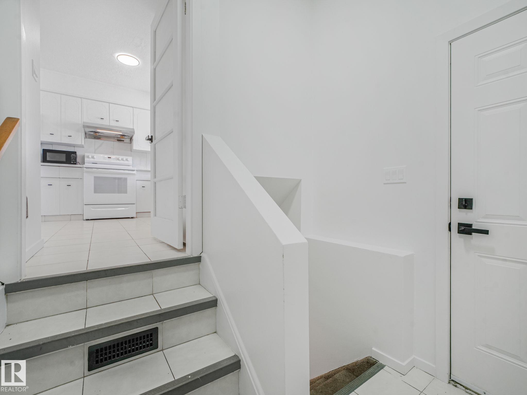 https://zimg.paragon.ice.com/ParagonImages/Property/PM/RAE/225410309/14/0/0/d7749446ae3a34045634ce51298bb9da/1/5228a13b0ac144d241fa45e11aba7d00/225410309-9439ad74-fbe6-4004-8bff-b079376a321e.JPG