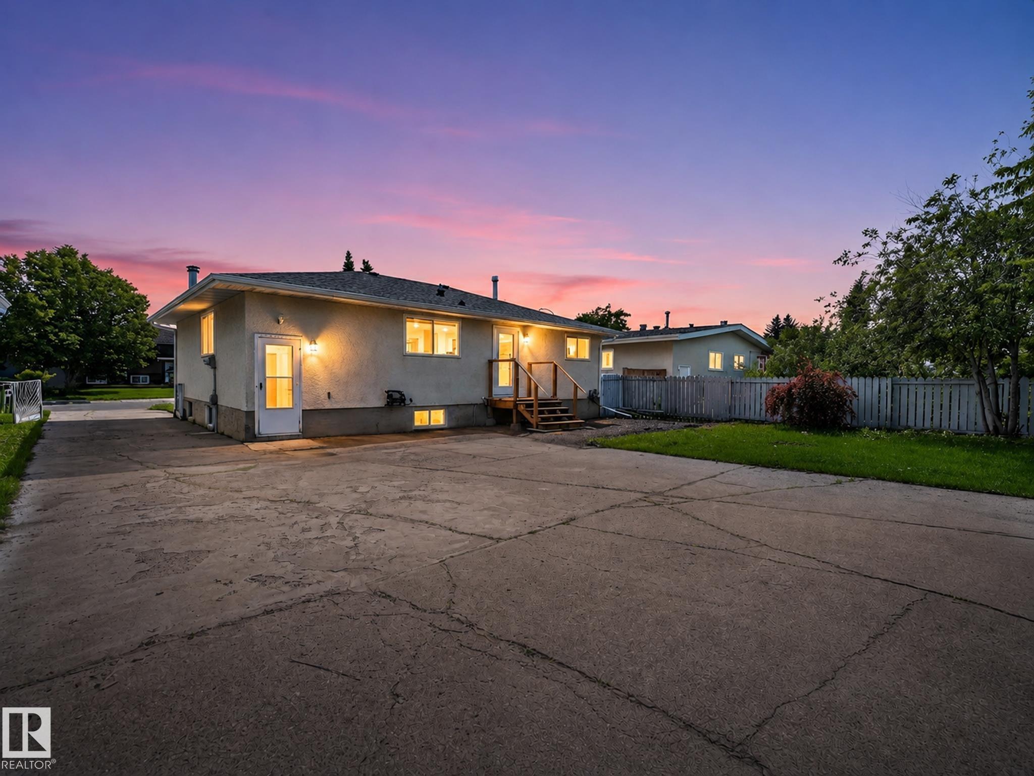 https://zimg.paragon.ice.com/ParagonImages/Property/PM/RAE/225410309/26/0/0/a0c17fcf93caf0f2b650a6e88881e58a/1/5228a13b0ac144d241fa45e11aba7d00/225410309-f1c044c2-c2e9-4916-9553-577c69e82a8b.JPG