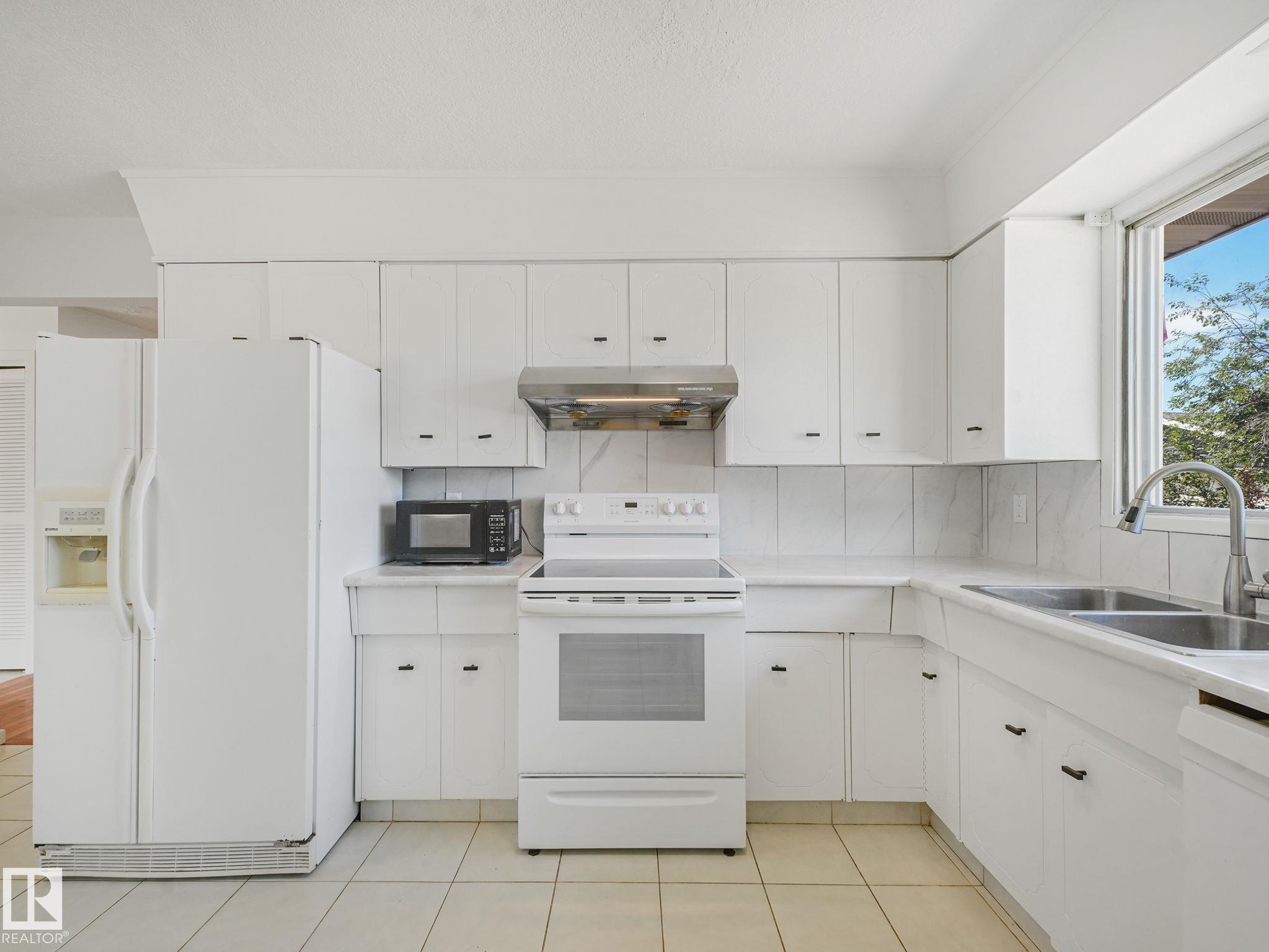 Photo 7 at 11616 158 Avenue NW, Dunluce, Edmonton