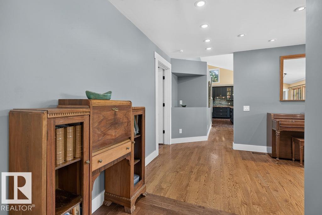 Picture for 216 WOLF WILLOW RD NW