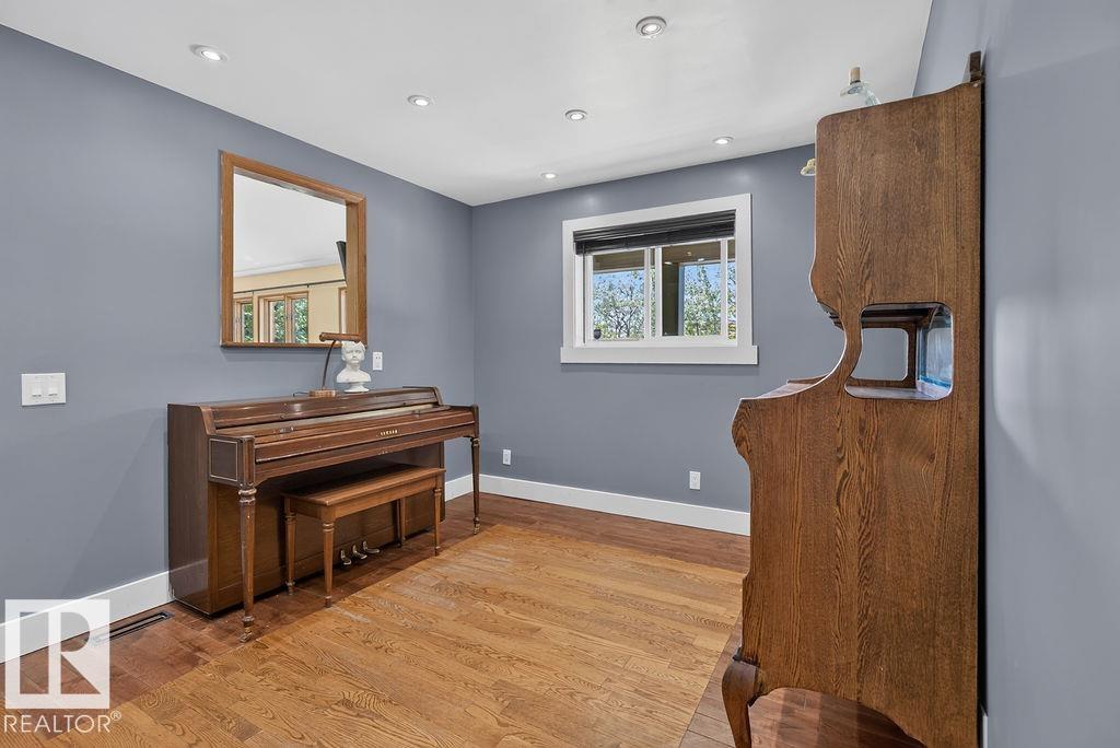 Picture for 216 WOLF WILLOW RD NW