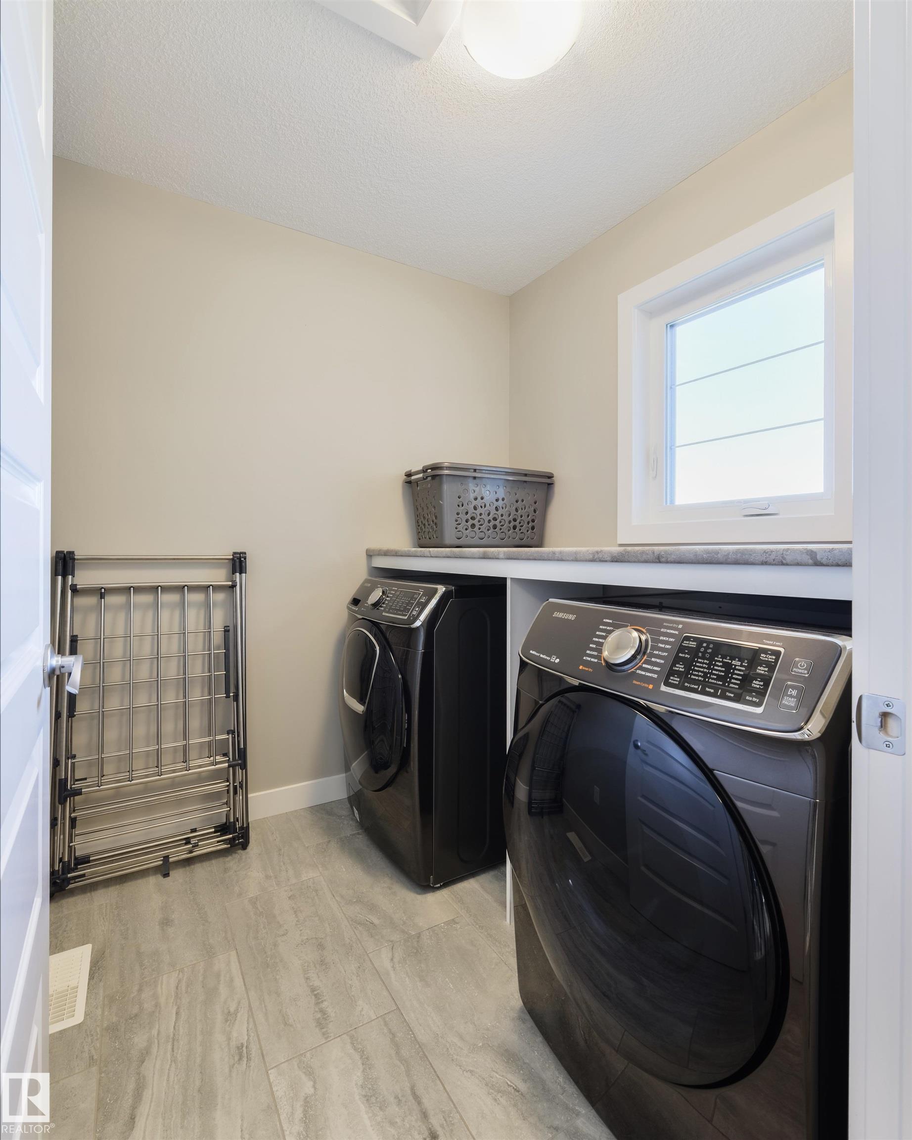 Photo 21 at 23 Kingsbury Circle, Kenton, Spruce Grove