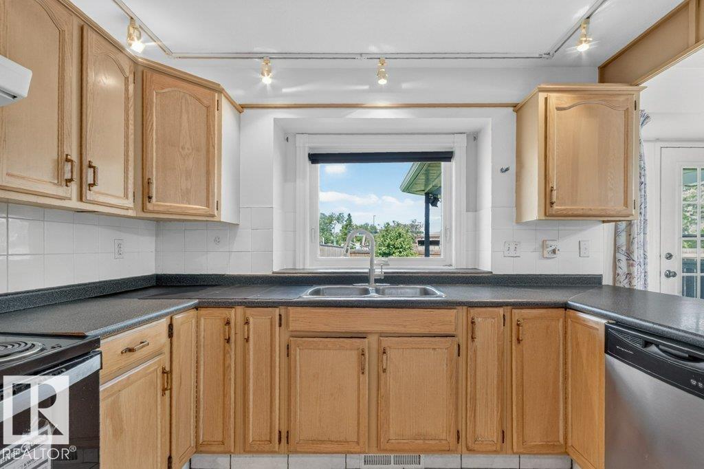 Photo 17 at 16524 99 Street NW, Lorelei, Edmonton