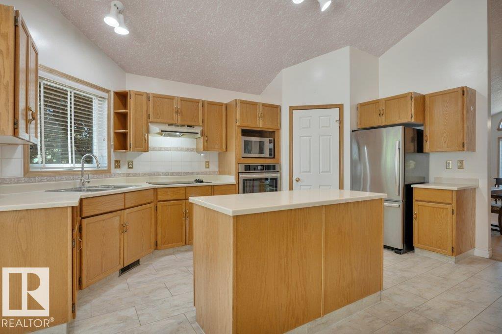 Photo 14 at 10223 174 Avenue NW, Elsinore, Edmonton