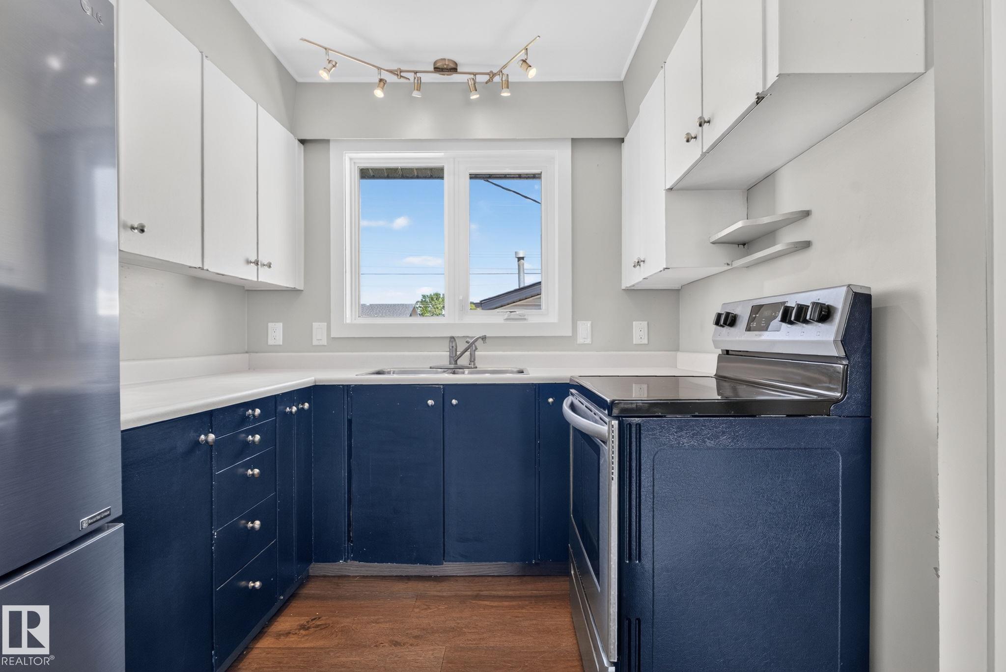 Photo 8 at 6704 94a Avenue NW, Ottewell, Edmonton
