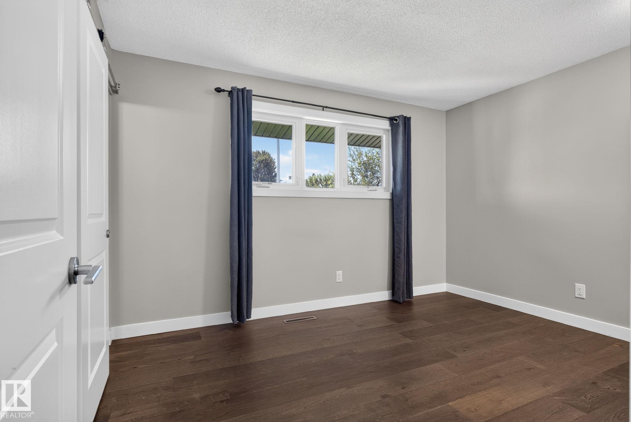 Photo 10 at 6704 94a Avenue NW, Ottewell, Edmonton