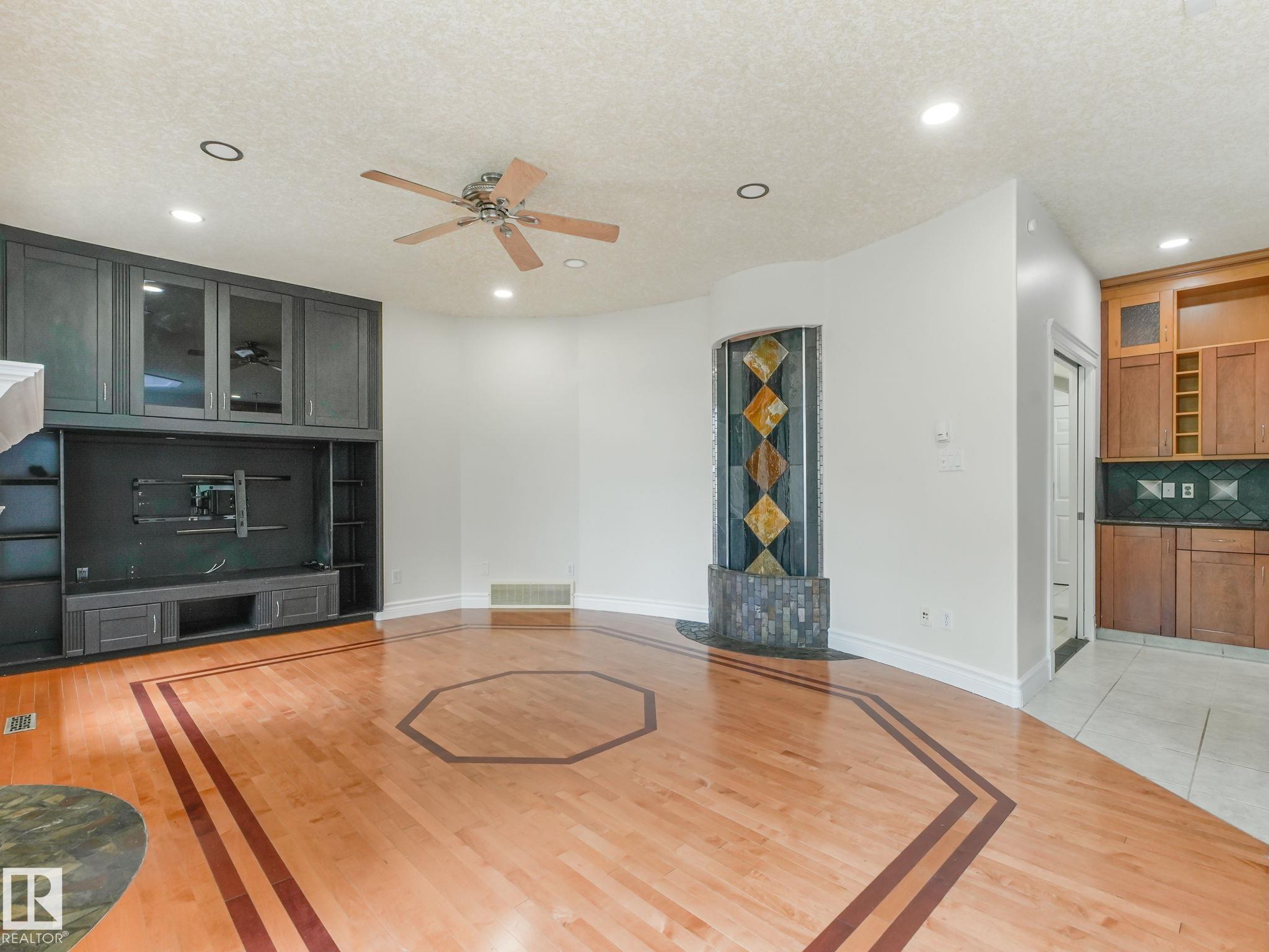 Photo 8 at 13412 157 Avenue NW, Carlton, Edmonton