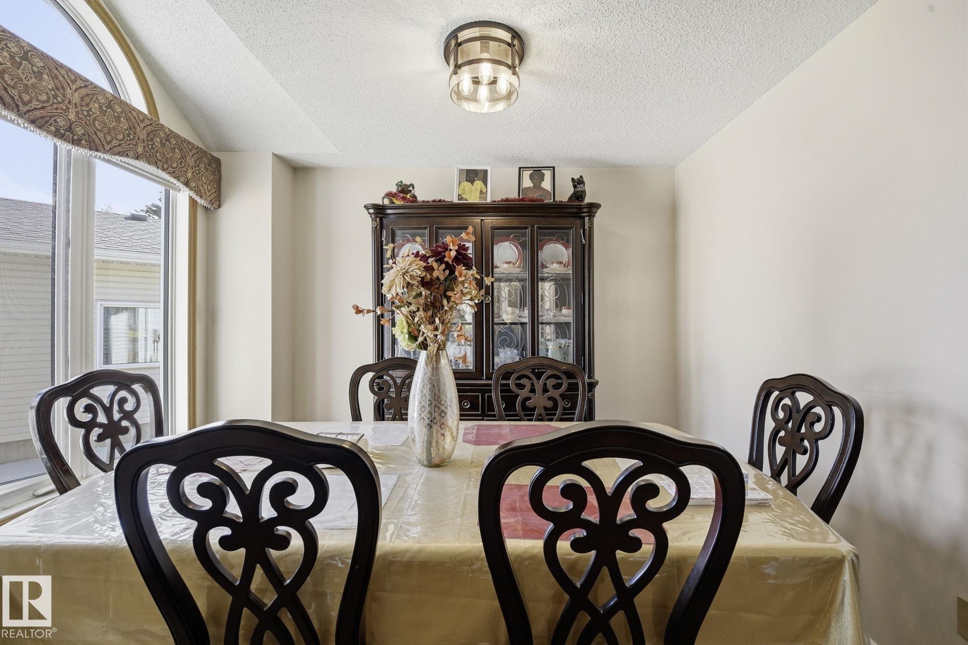 https://zimg.paragon.ice.com/ParagonImages/Property/PM/RAE/225410450/12/0/0/694ac15290688fe30d19498738d18601/1/f253c1fbb7eb210f435a8db17af032d6/225410450-a287391e-2724-4eaa-933f-d382f77cda51.JPG