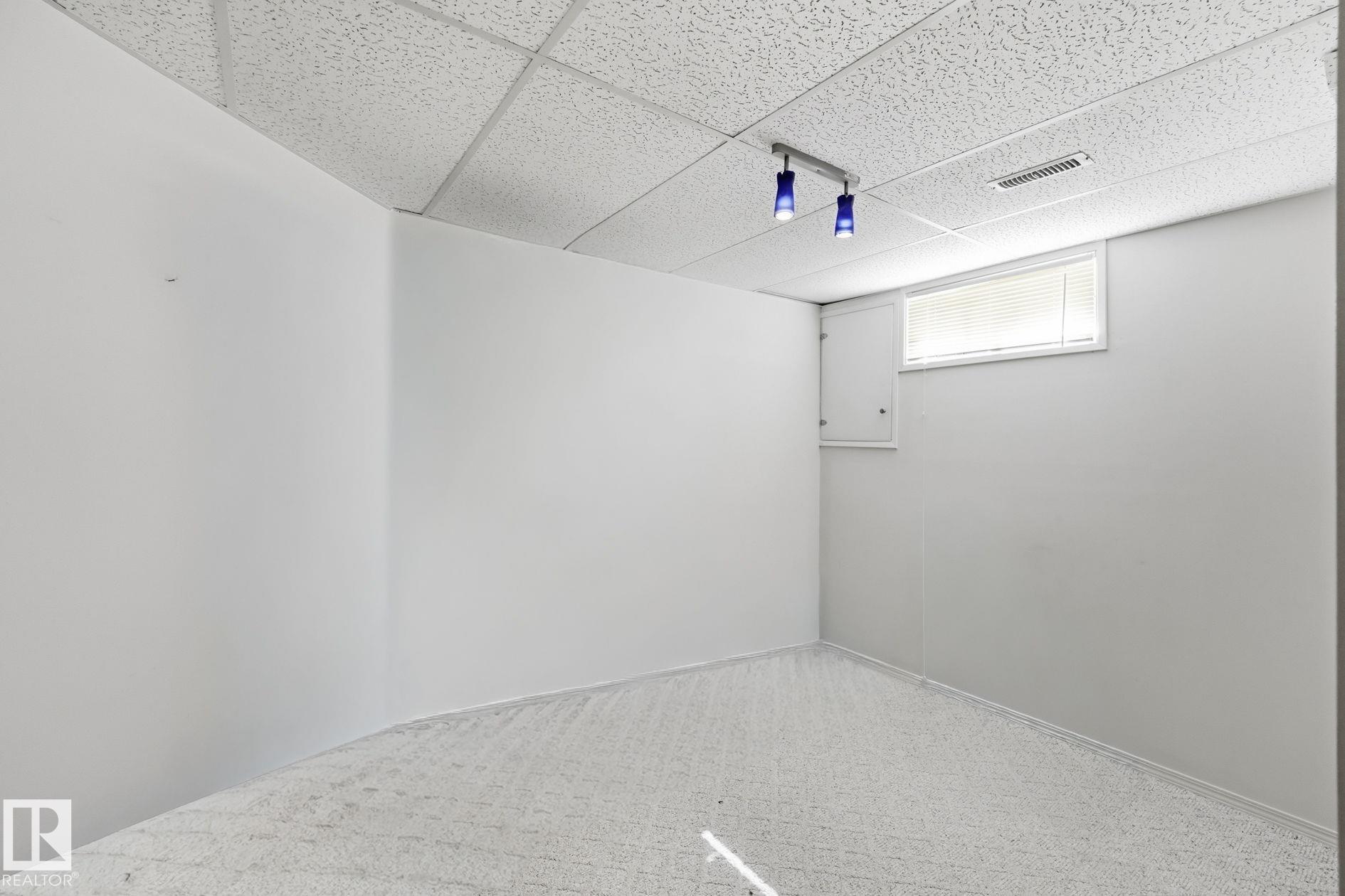 https://zimg.paragon.ice.com/ParagonImages/Property/PM/RAE/225410450/31/0/0/dd306d9a8d0d2a695216b40eddb39d7c/1/f253c1fbb7eb210f435a8db17af032d6/225410450-184c15a5-499d-4b85-a6fb-9a3367e20e83.JPG