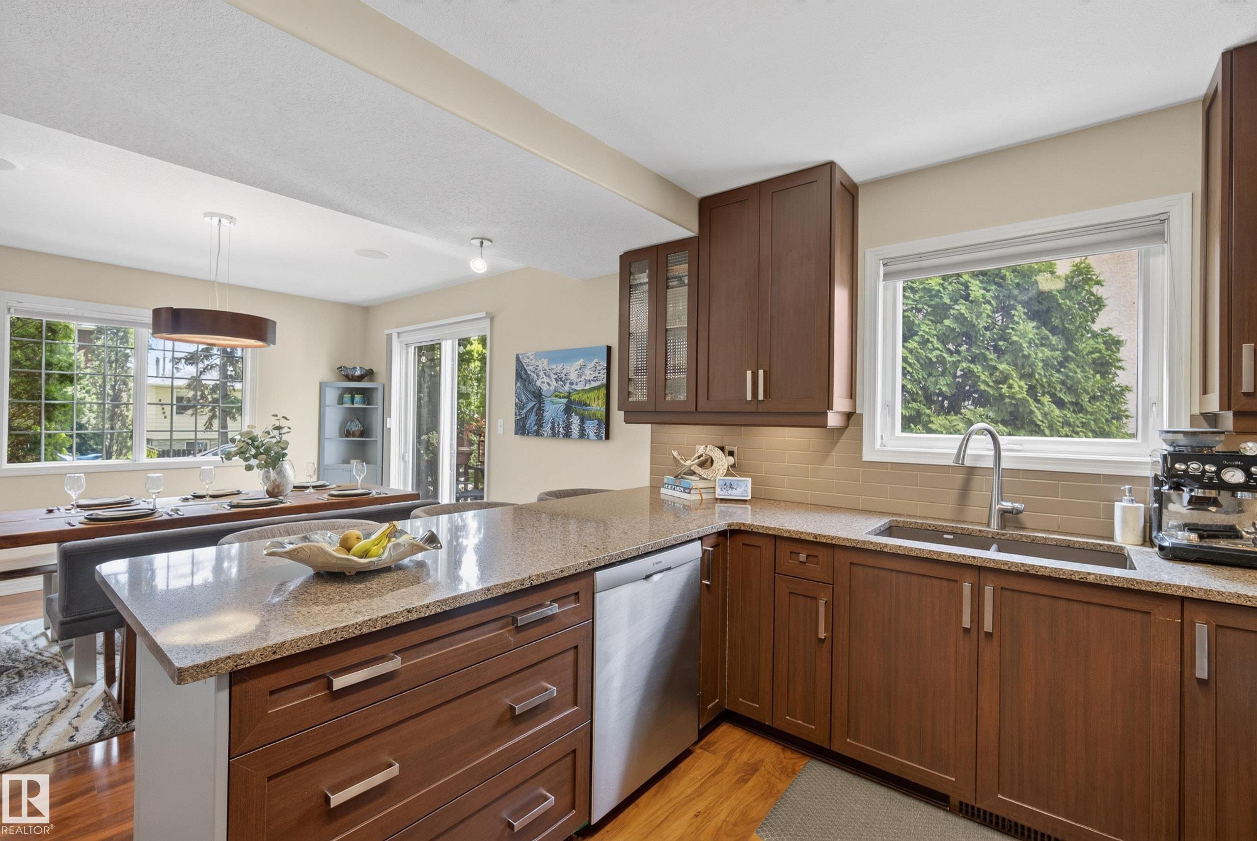 https://zimg.paragon.ice.com/ParagonImages/Property/PM/RAE/225410456/17/0/0/736ec52e6204ea540a3a2061cf427a00/1/3ac76bc766e4000ff613f7d991d1222f/225410456-a7d58c74-80b5-488f-b7c5-7d46da6571dc.JPG