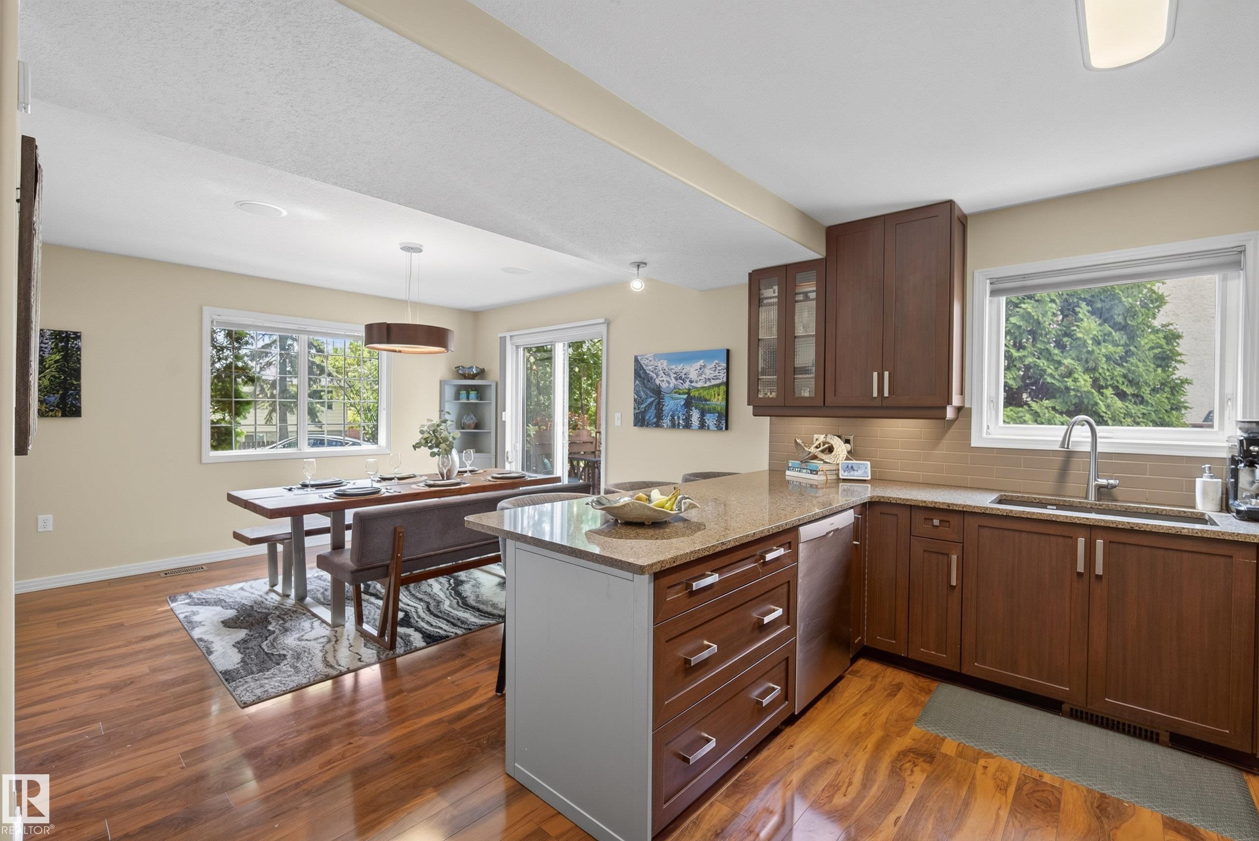 https://zimg.paragon.ice.com/ParagonImages/Property/PM/RAE/225410456/18/0/0/b9efb0fda128719065bbd77645d71213/1/3ac76bc766e4000ff613f7d991d1222f/225410456-be0f92b3-9090-4809-916c-e492550b3256.JPG