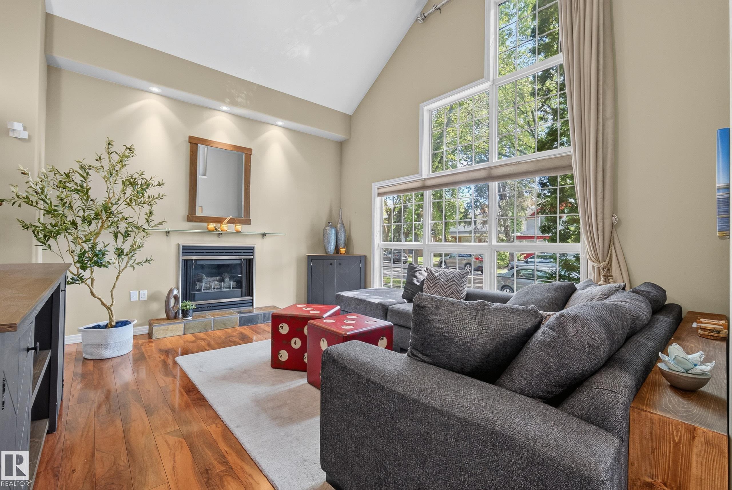 https://zimg.paragon.ice.com/ParagonImages/Property/PM/RAE/225410456/7/0/0/8749895297113289e41fd2862bb5acd7/1/3ac76bc766e4000ff613f7d991d1222f/225410456-995f8927-df06-46ed-bc39-add0aad56ba0.JPG