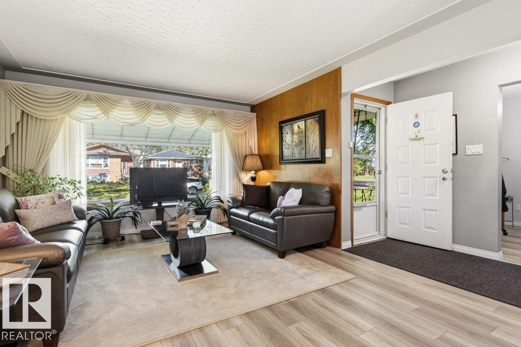 Photo 11 at 10235 74 Street NW, Terrace Heights, Edmonton