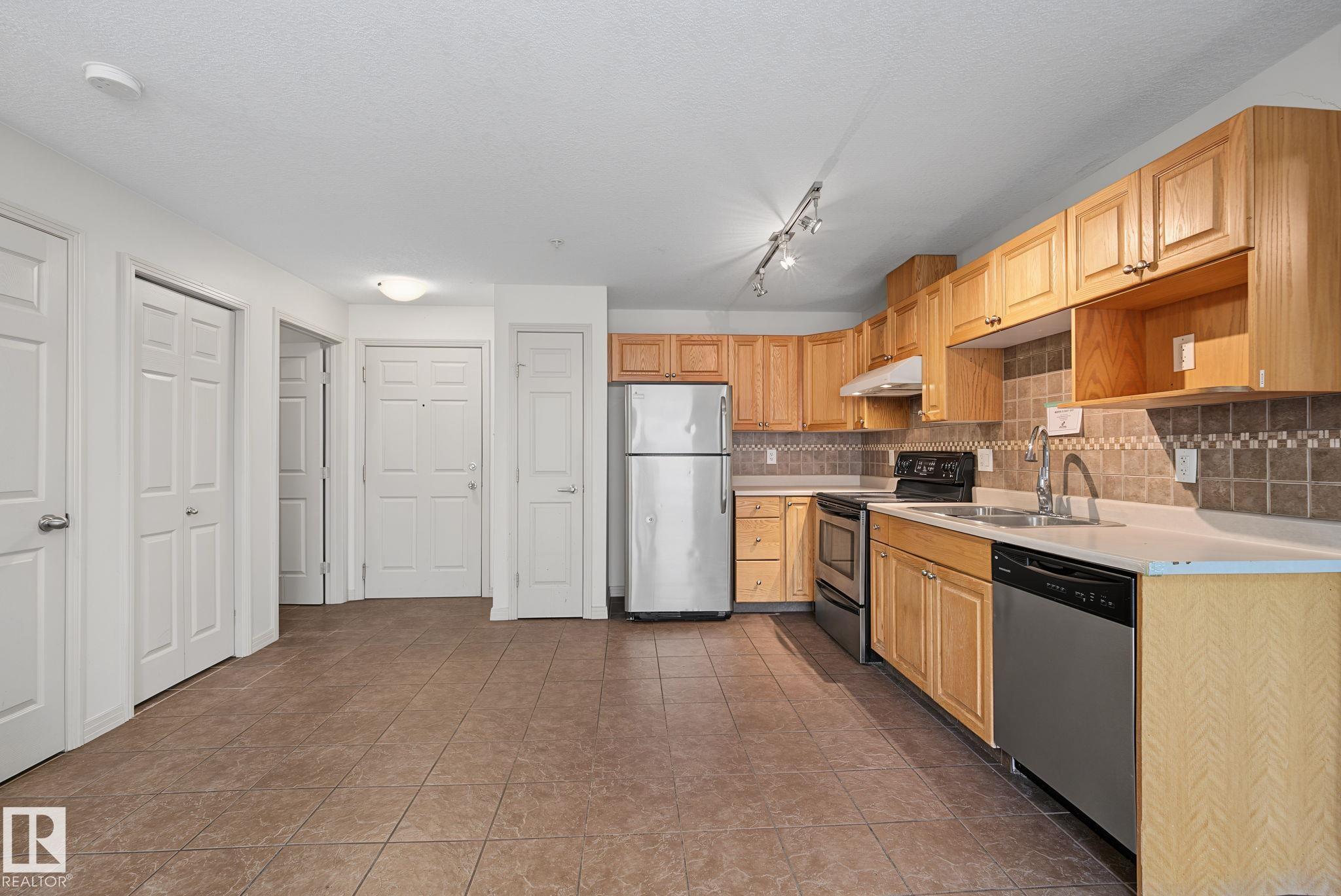 https://zimg.paragon.ice.com/ParagonImages/Property/PM/RAE/225410466/10/0/0/2f3baadd25205be32bb5f99a0a109a4b/1/579c888c8c69655f5982be88fa1314ef/225410466-3f442e0b-b62e-4155-8fee-c326b2ffd6ef.JPG