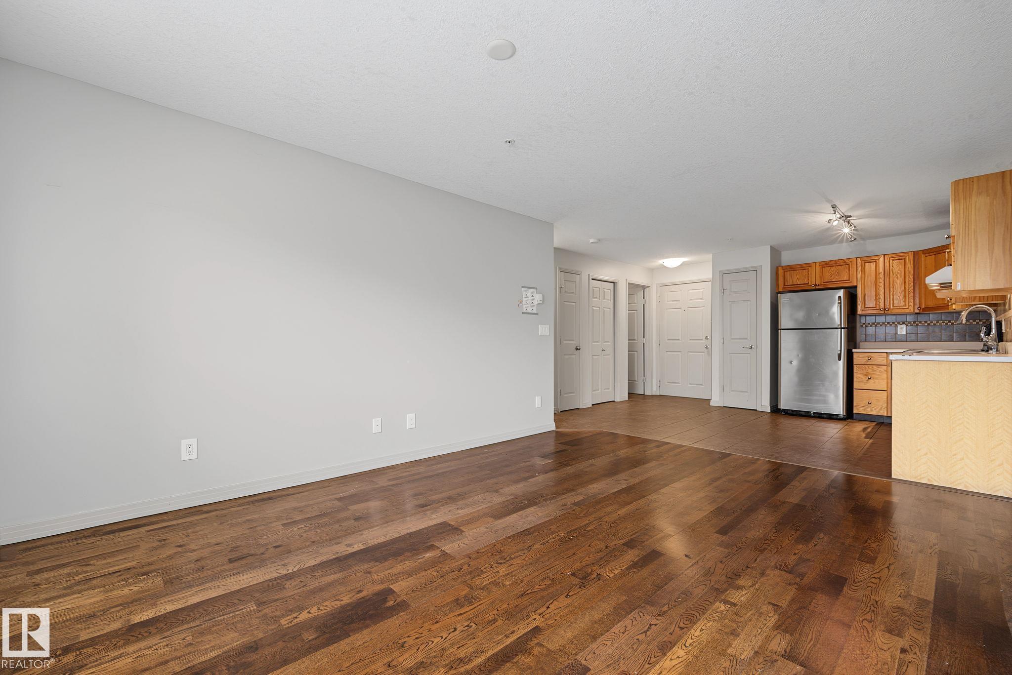 https://zimg.paragon.ice.com/ParagonImages/Property/PM/RAE/225410466/9/0/0/4e8db2f18b0c675226107d1c8afad14a/1/579c888c8c69655f5982be88fa1314ef/225410466-e08469ce-de09-4d6b-bda4-fd930783456b.JPG