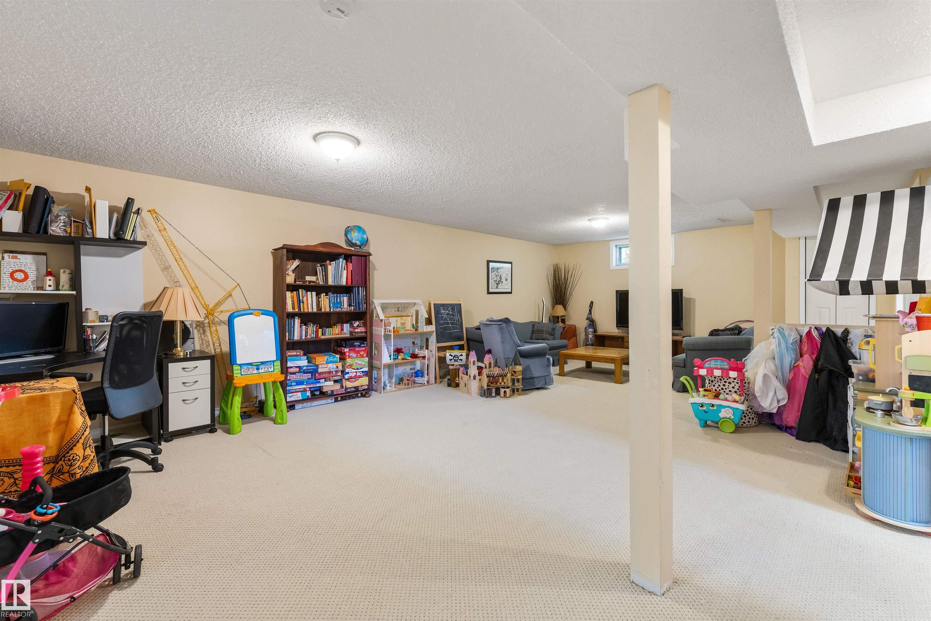 Photo 25 at 26 Milburn Crescent, Mission, St. Albert