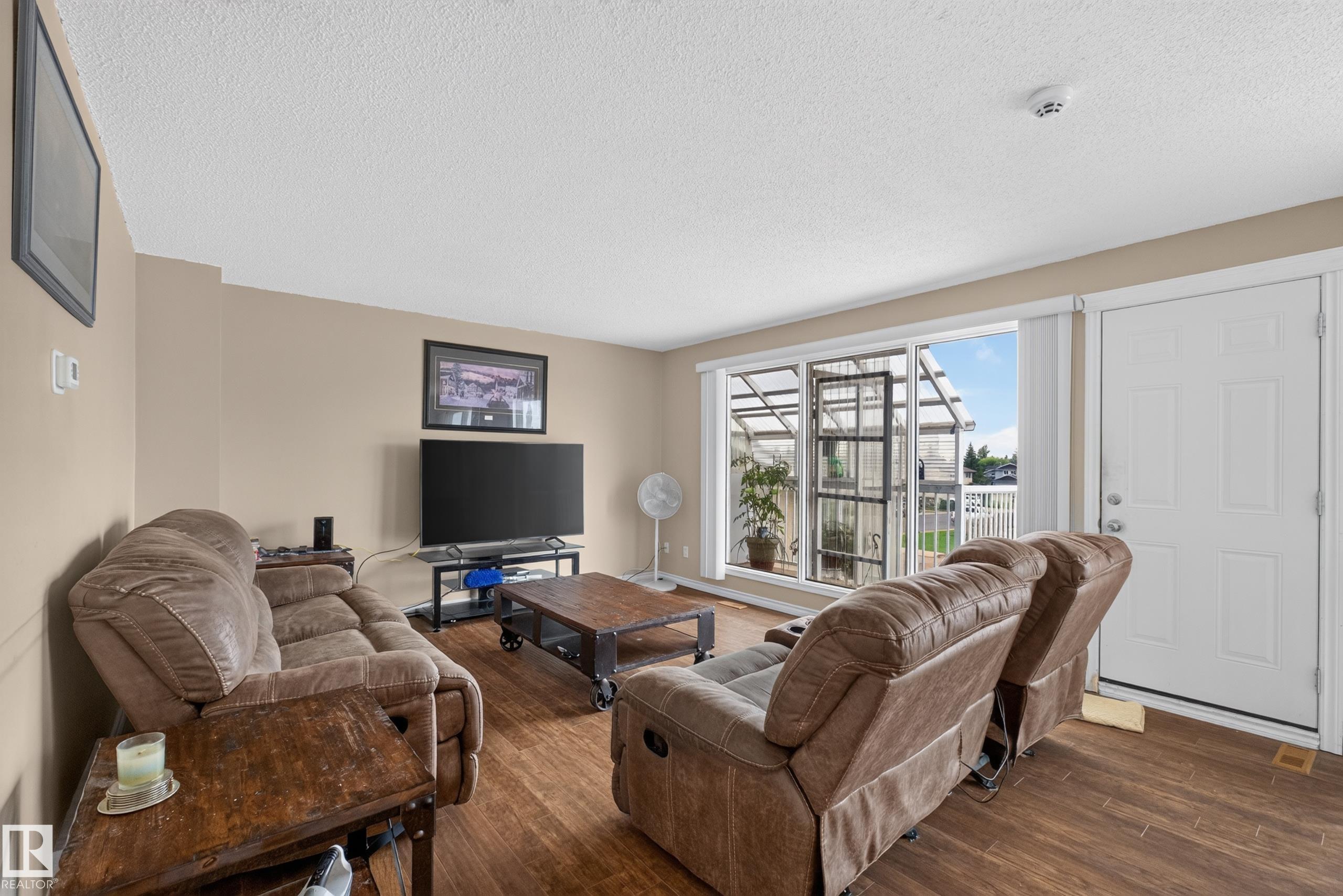 https://zimg.paragon.ice.com/ParagonImages/Property/PM/RAE/225410504/32/0/0/ef1e3cdeae4279a17f02afd12b53f229/1/5ec3a91cbbb11a18734d0c762f042578/225410504-52d2b7d8-31ac-46a3-9086-345b4b0415a7.JPG