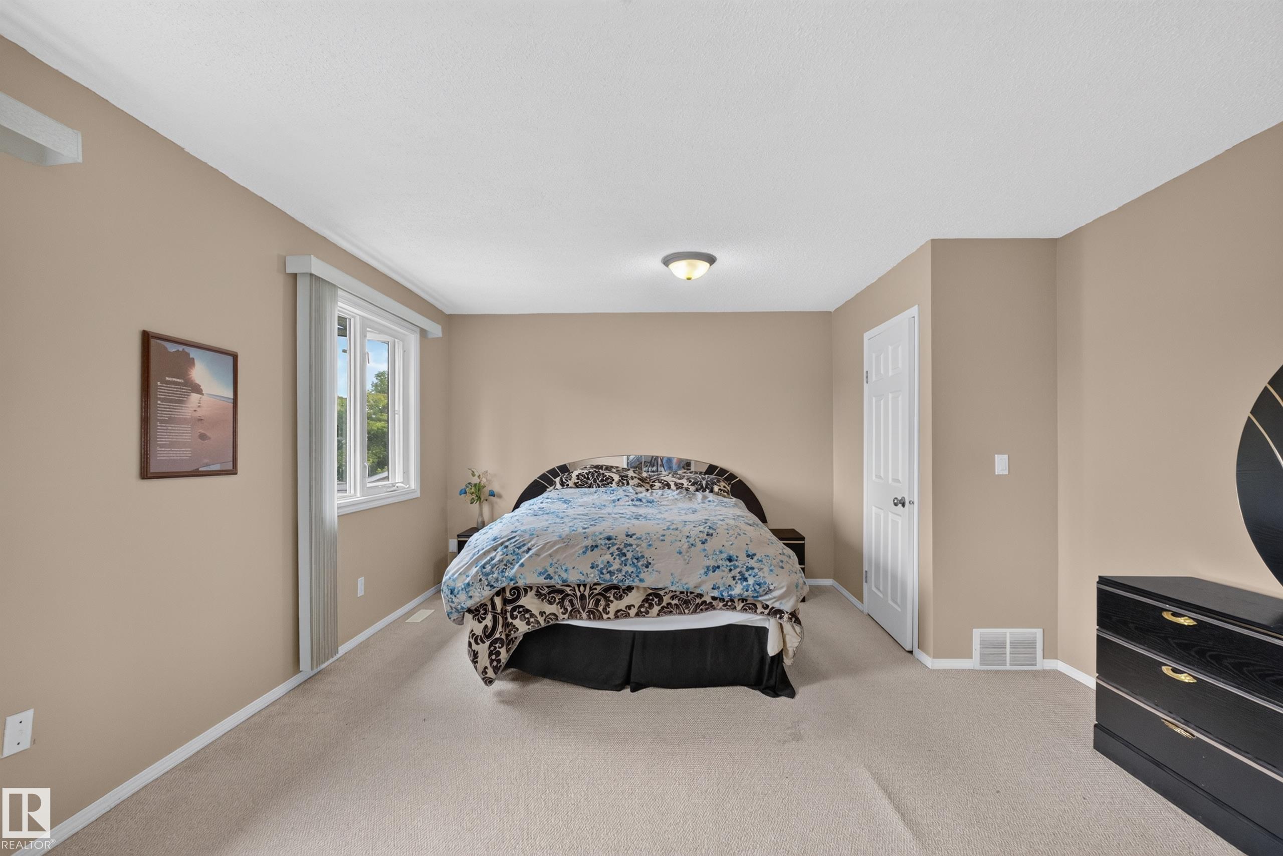 https://zimg.paragon.ice.com/ParagonImages/Property/PM/RAE/225410504/38/0/0/7112f833eee10df8bd64aa93b97e17c5/1/5ec3a91cbbb11a18734d0c762f042578/225410504-176e03a2-57e6-431e-92f7-7b6bc7239696.JPG