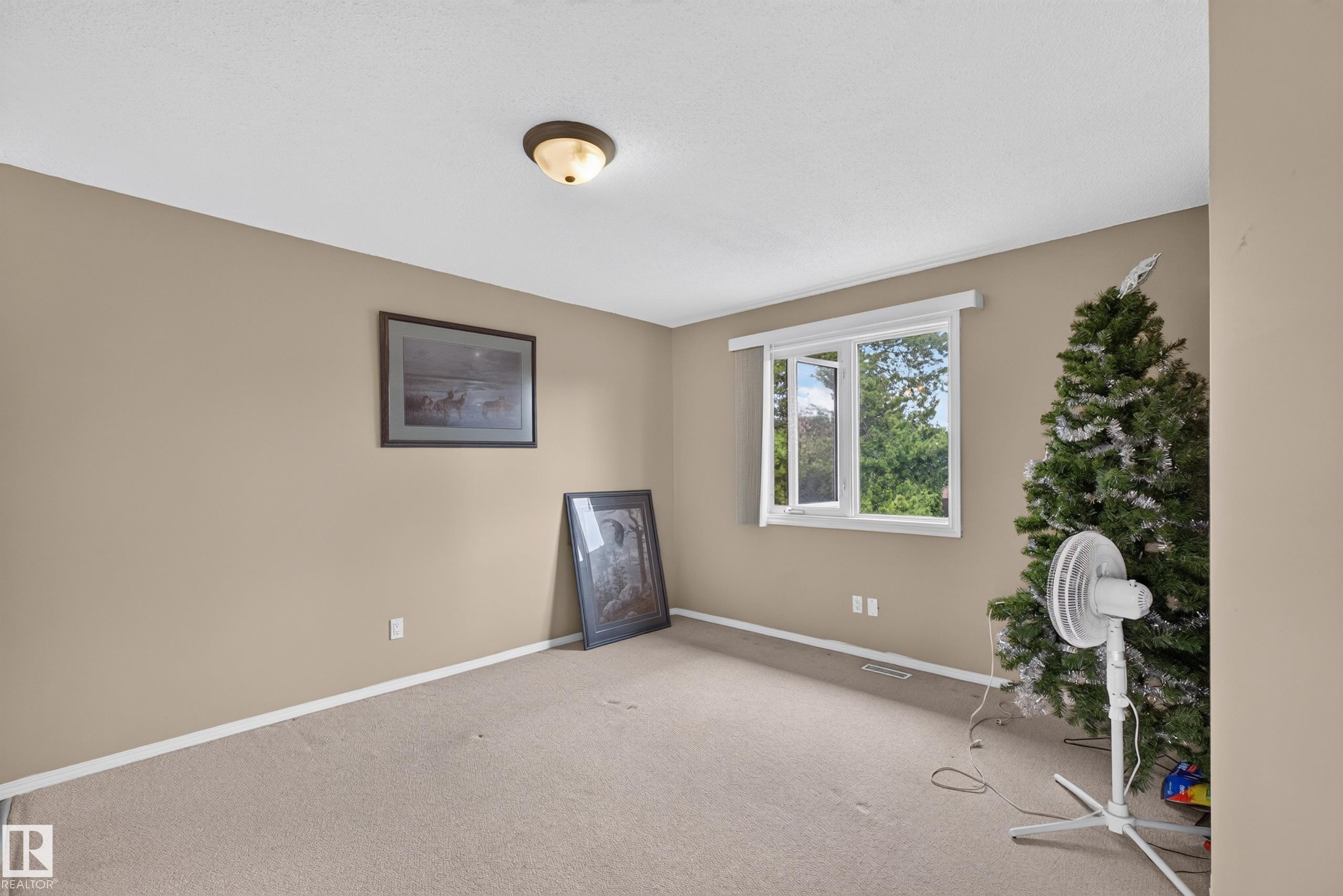 https://zimg.paragon.ice.com/ParagonImages/Property/PM/RAE/225410504/41/0/0/36da9c85c02e91ee06db0d0c4252a41a/1/5ec3a91cbbb11a18734d0c762f042578/225410504-7e30f657-bd1a-423e-bf35-828151c15f39.JPG