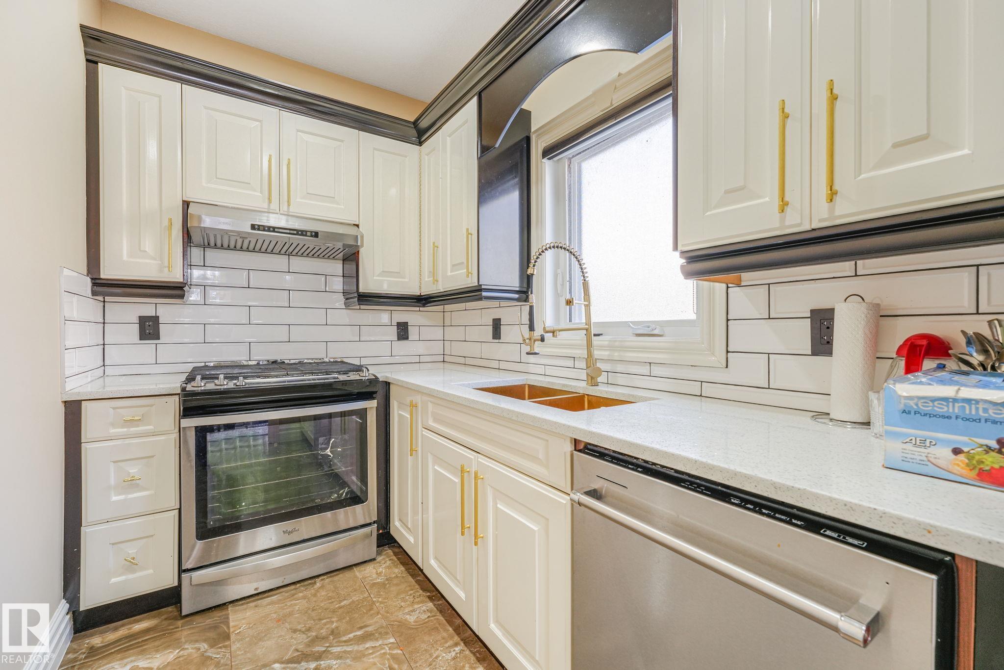 Photo 10 at 1511 68 Street SW, Summerside, Edmonton