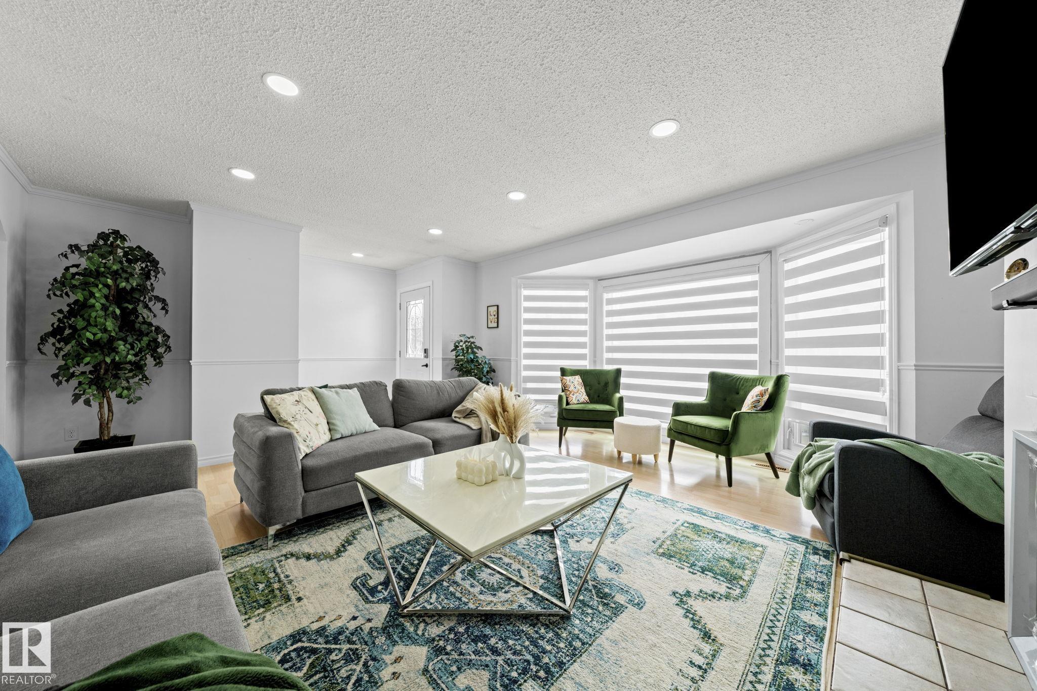 Photo 8 at 5418 17a Avenue NW, Meyokumin, Edmonton