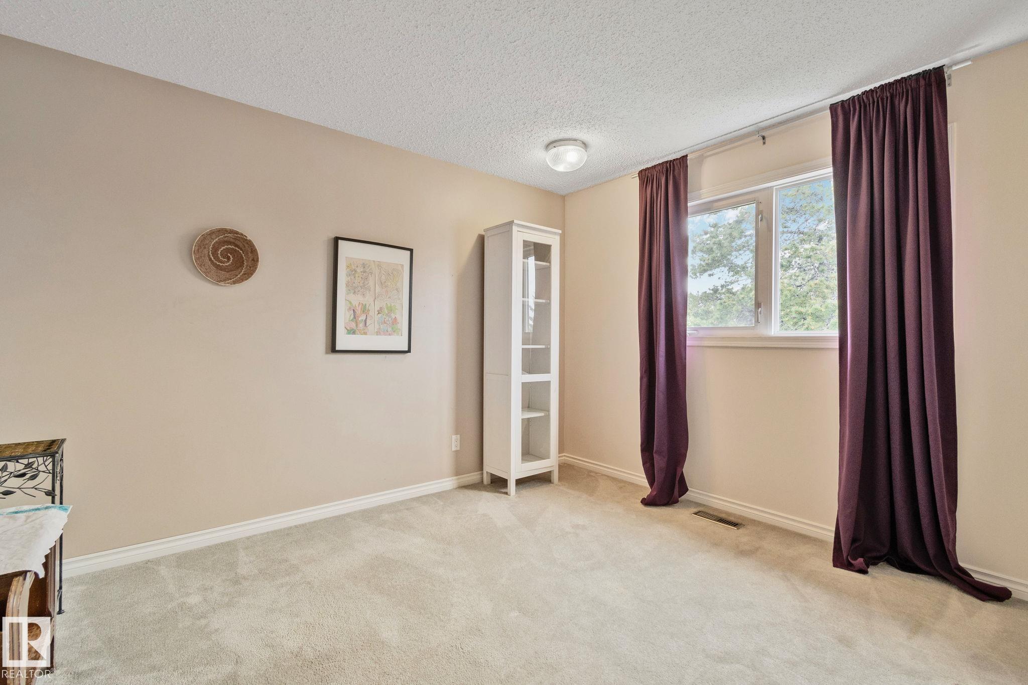 https://zimg.paragon.ice.com/ParagonImages/Property/PM/RAE/225410559/13/0/0/5d38959259ade1410e141017b432907a/1/4a00bf884f35ff92de289f96ccdeb5de/225410559-4524ecb0-4ef2-4a34-91fc-a45b609d6c68.JPG