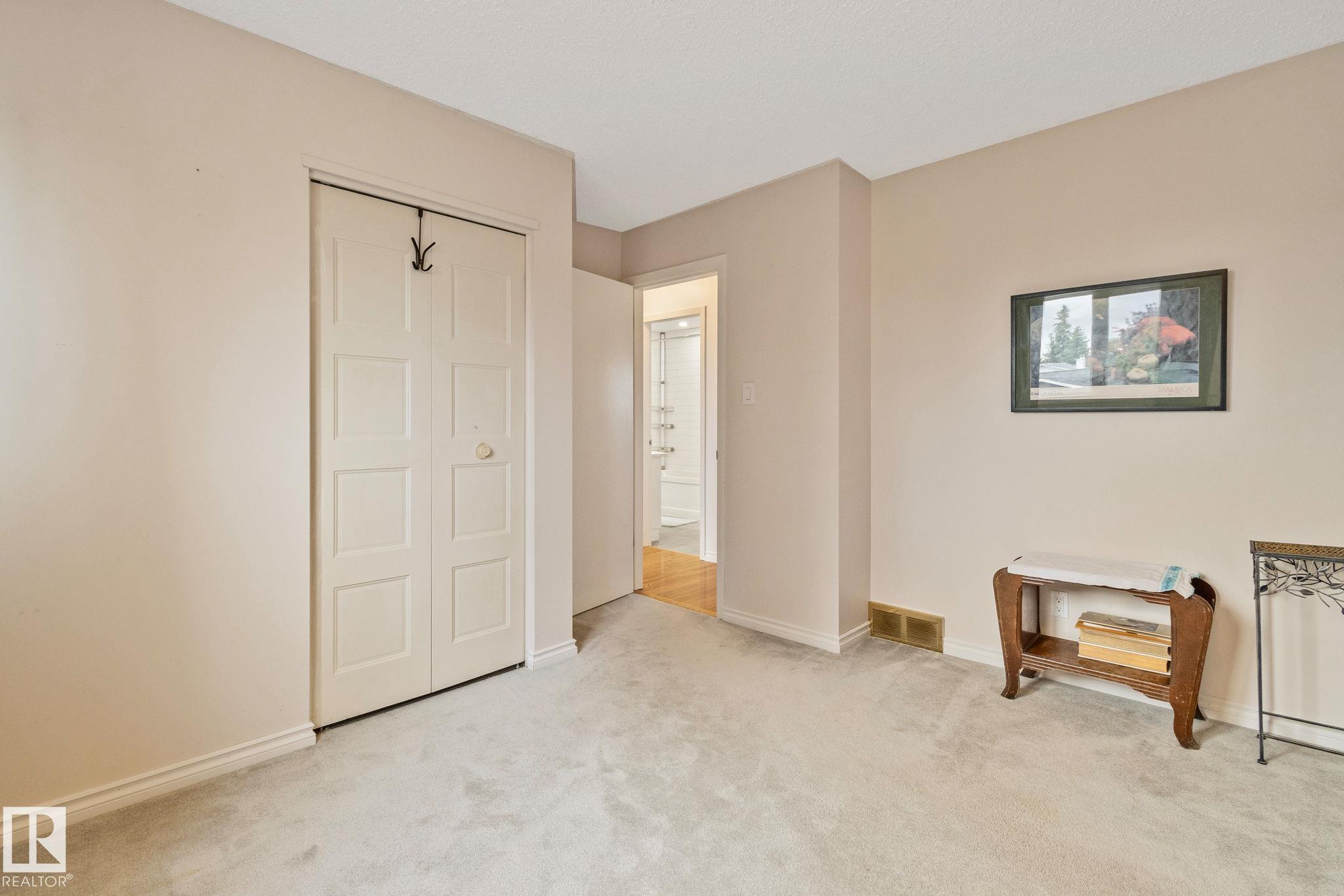 https://zimg.paragon.ice.com/ParagonImages/Property/PM/RAE/225410559/14/0/0/355172f9ca7b3581212dc6ea364ef409/1/4a00bf884f35ff92de289f96ccdeb5de/225410559-8166cae9-1f22-4b8a-97f1-afab7f28b65c.JPG