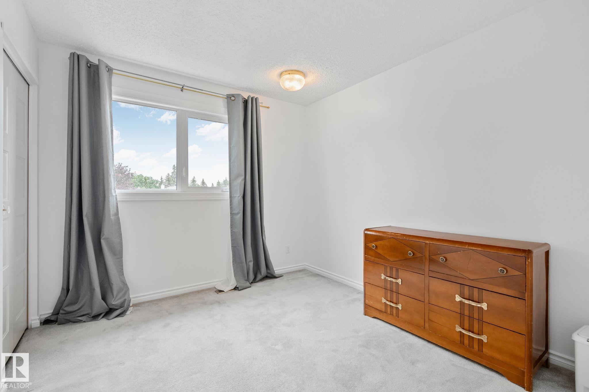 https://zimg.paragon.ice.com/ParagonImages/Property/PM/RAE/225410559/15/0/0/36427379c902552d4760fd57d39d0f0b/1/4a00bf884f35ff92de289f96ccdeb5de/225410559-92255ca3-c739-42bc-8249-c36eb30c5924.JPG