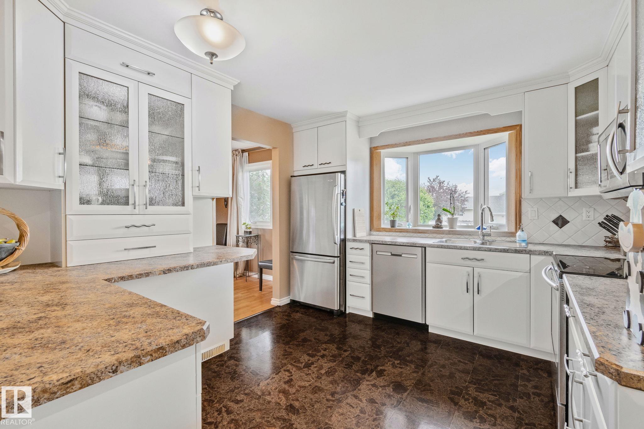 https://zimg.paragon.ice.com/ParagonImages/Property/PM/RAE/225410559/8/0/0/bc8f86d312e9feac71ae620e7b3f9814/1/4a00bf884f35ff92de289f96ccdeb5de/225410559-50edc08b-72d6-479c-a6ee-01824eb9c8d1.JPG