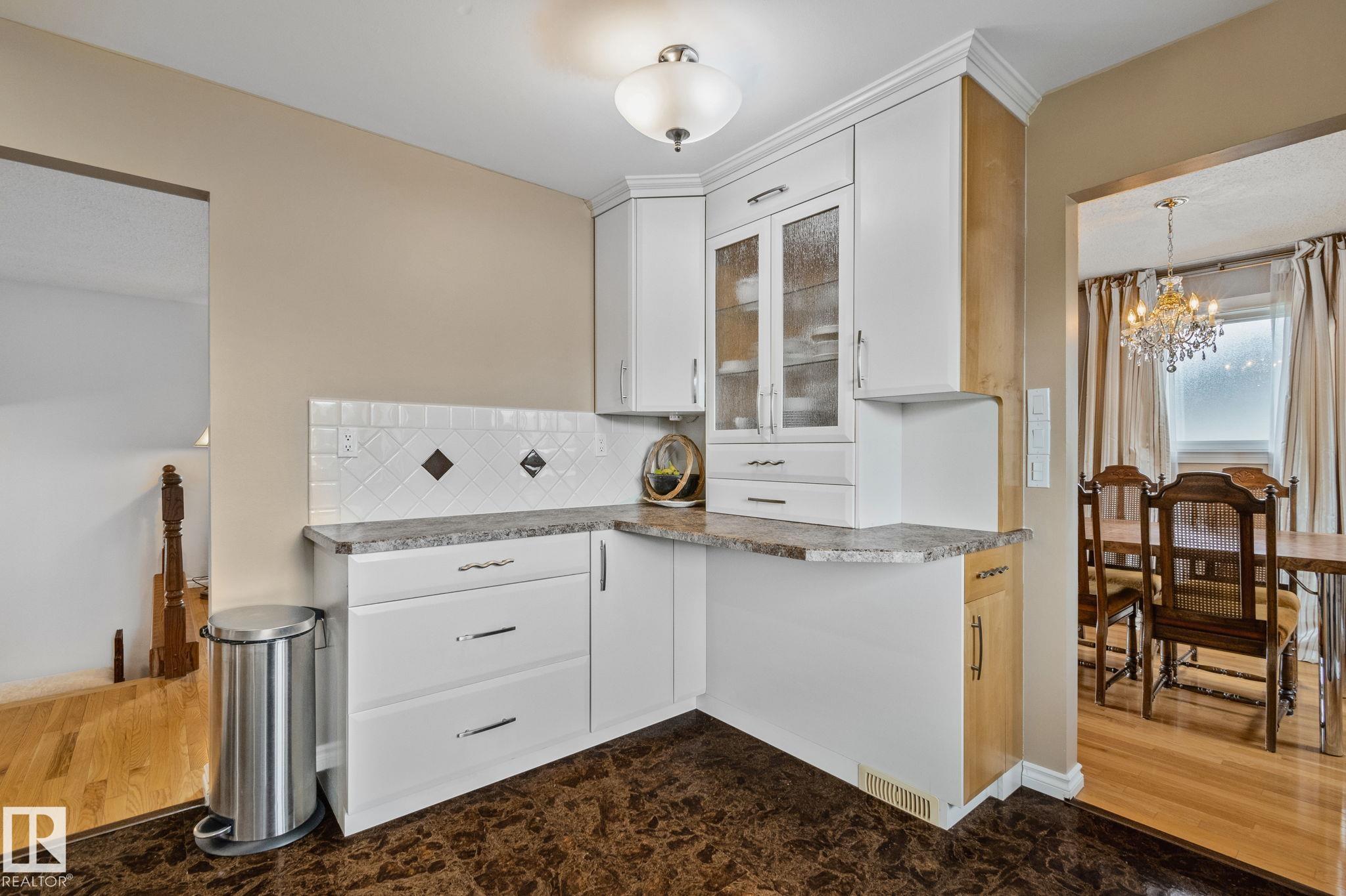 https://zimg.paragon.ice.com/ParagonImages/Property/PM/RAE/225410559/9/0/0/b670a052644456ecc13f2b24c9cc6add/1/4a00bf884f35ff92de289f96ccdeb5de/225410559-be2d622e-7890-46a9-996a-b9d0de30254a.JPG