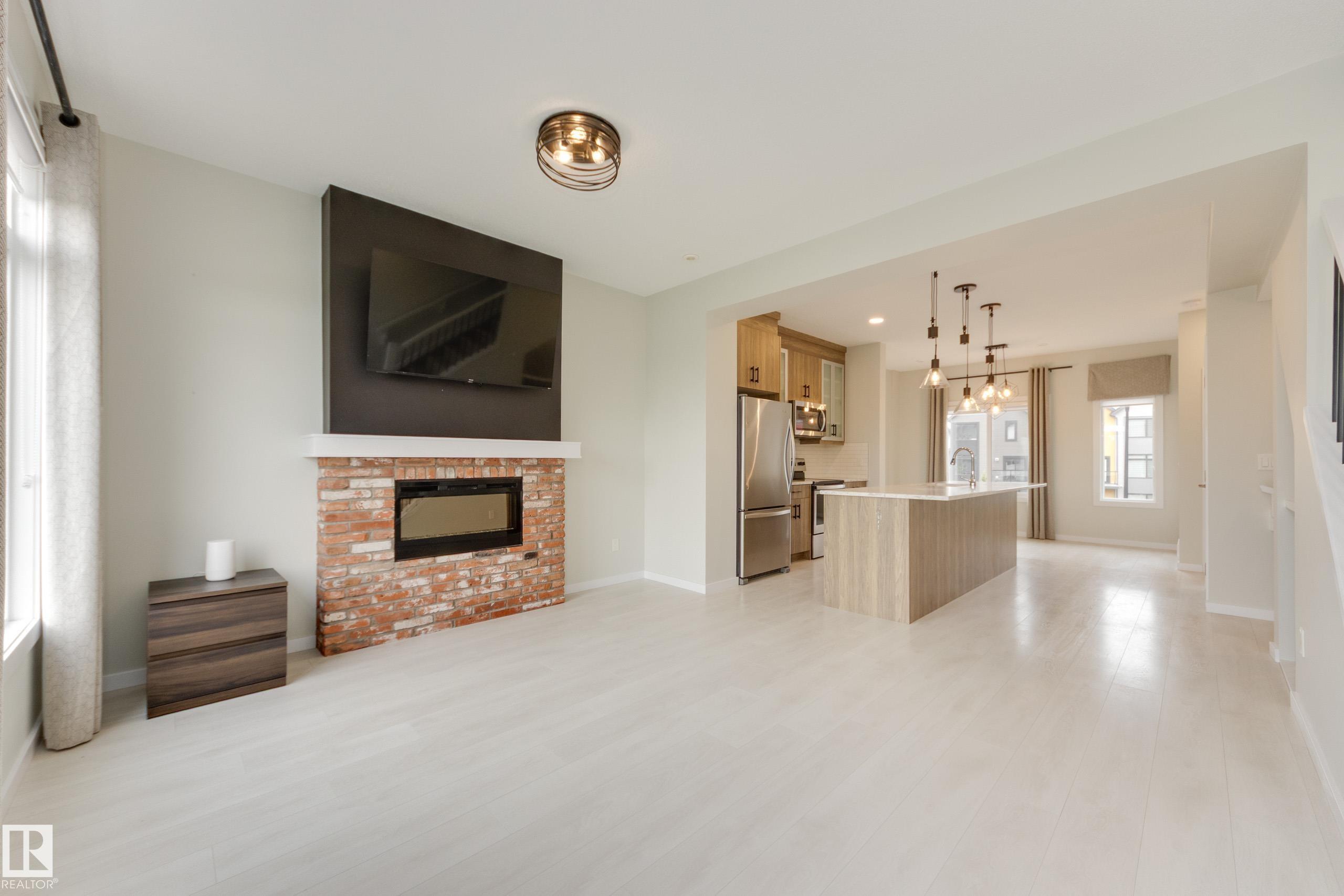 https://zimg.paragon.ice.com/ParagonImages/Property/PM/RAE/225410568/12/0/0/1dfefebb98a25458755d75a92c7f9659/1/31a4d55463c6dc5058ad326d0b7dcd06/225410568-c9a479a5-7f5f-4d18-af69-b02f84922051.JPG
