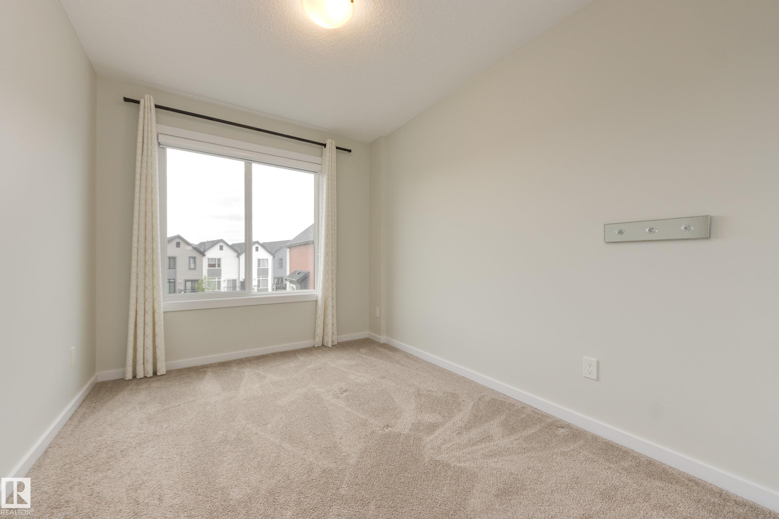 https://zimg.paragon.ice.com/ParagonImages/Property/PM/RAE/225410568/40/0/0/8d08453c5f7768018a4ceea9d5703316/1/31a4d55463c6dc5058ad326d0b7dcd06/225410568-4198cc72-ba5c-4e7e-817c-7af253cb3b23.JPG