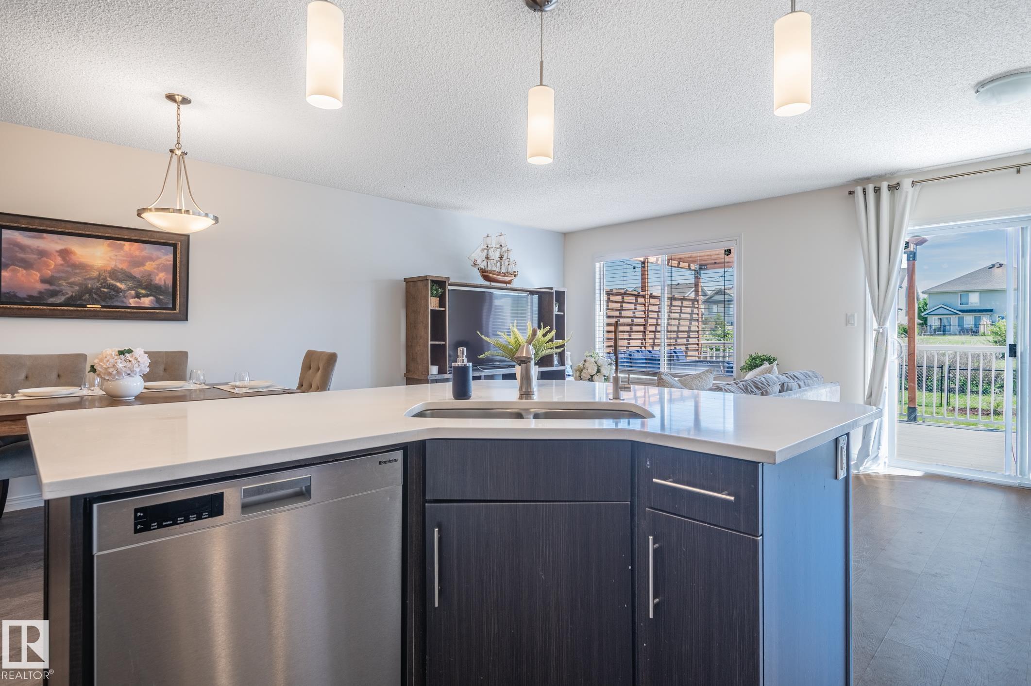 https://zimg.paragon.ice.com/ParagonImages/Property/PM/RAE/225410578/12/0/0/6f63ba72e113795508d73040352c5c0f/1/a896be8ef000ec018ebffbc592fd591c/225410578-a057f8e7-9c53-4345-a23b-9378fea68f78.JPG