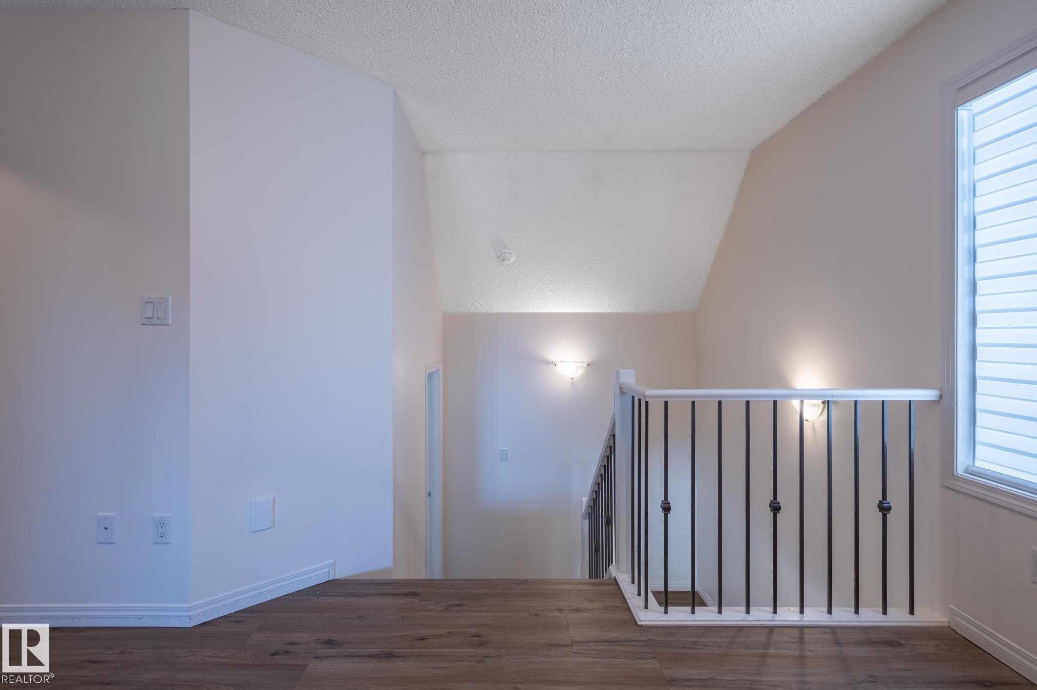 https://zimg.paragon.ice.com/ParagonImages/Property/PM/RAE/225410578/30/0/0/1ec7861f74fabdccdd96d2c3a482ca16/1/a896be8ef000ec018ebffbc592fd591c/225410578-873c0241-81d9-455c-a69e-2d4c94cae25a.JPG