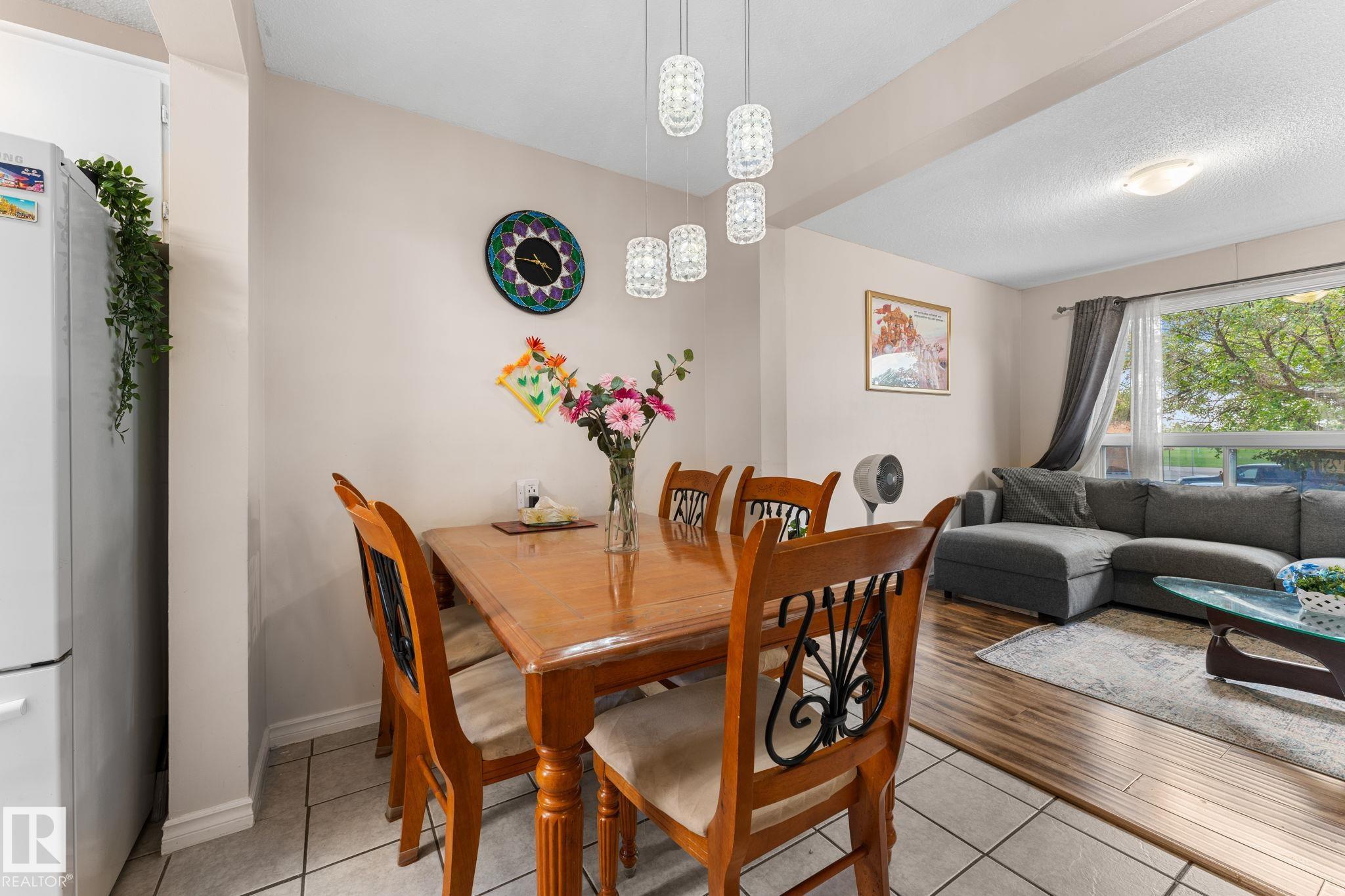 https://zimg.paragon.ice.com/ParagonImages/Property/PM/RAE/225410588/9/0/0/32bc5b0117f6f7f72597de80a470111b/1/40627dd28ebc5afe3a8cf1a27bb99564/225410588-6d752e3f-c205-42ce-92fb-394a6b8a8a72.JPG