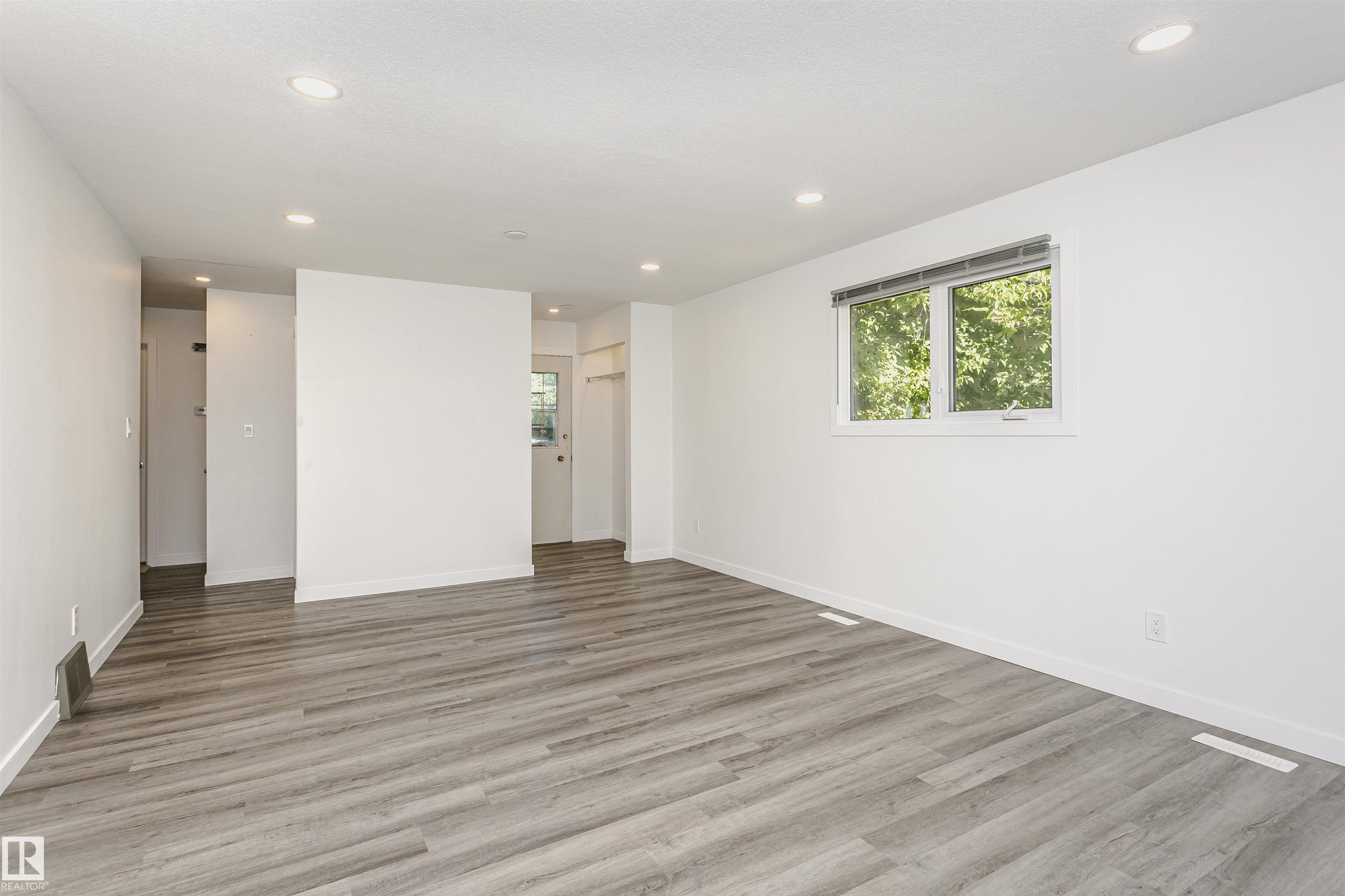 Photo 15 at 17716 84 Avenue NW, Thorncliffe, Edmonton