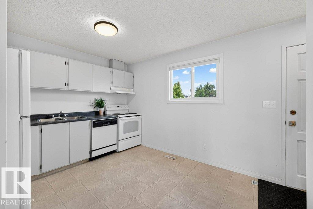 Photo 18 at 3610 42 Avenue NW, Kiniski Gardens, Edmonton