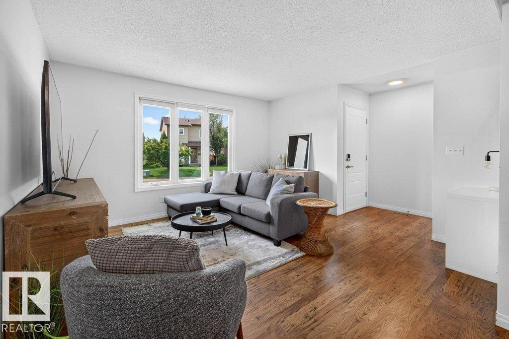 Photo 10 at 3610 42 Avenue NW, Kiniski Gardens, Edmonton