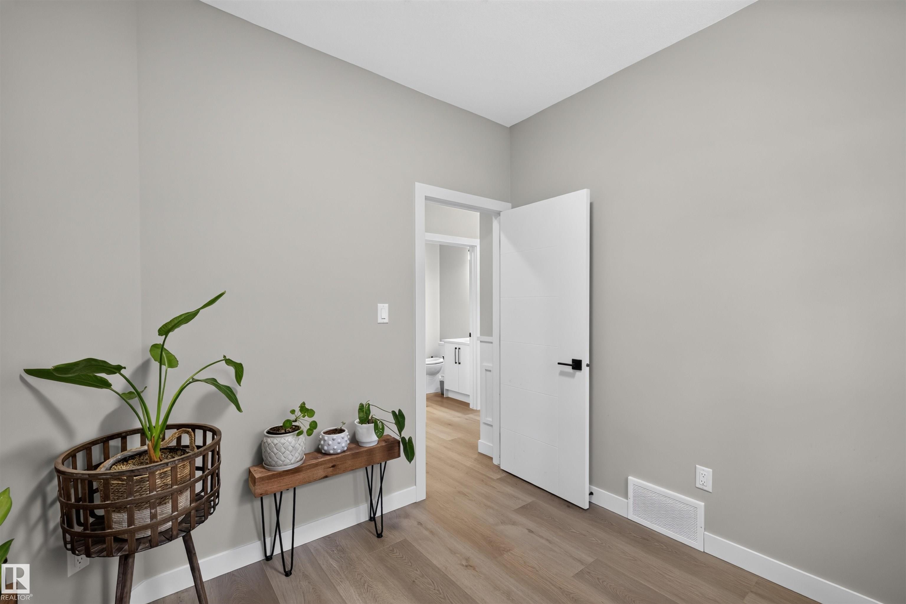 https://zimg.paragon.ice.com/ParagonImages/Property/PM/RAE/225410598/15/0/0/174319b1533e5eabd6102c77aab4c0d5/1/cdab2ac28ab42bf1683a959c2ecf7c5b/225410598-a9ffca62-5da8-4258-8272-540b2d808ccc.JPG