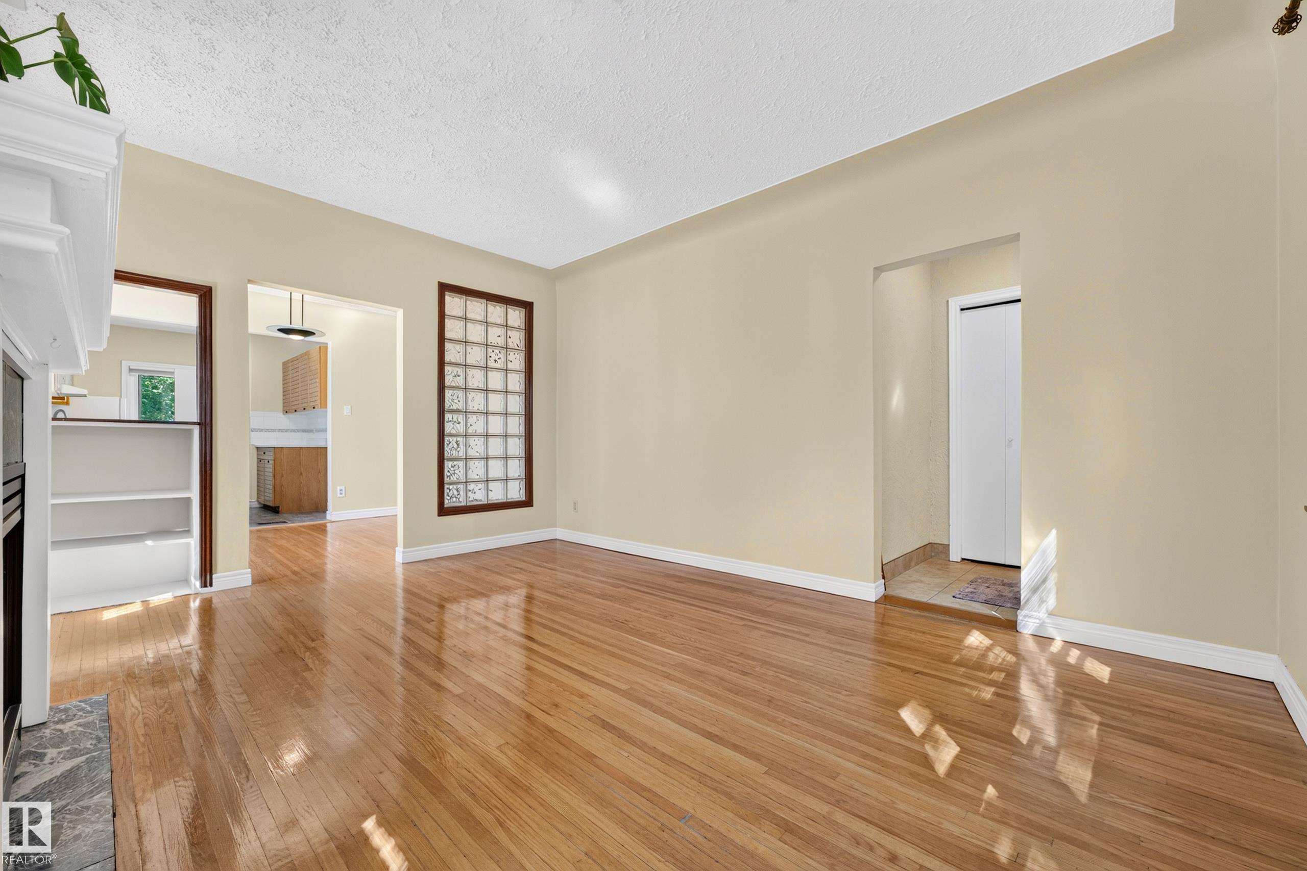 https://zimg.paragon.ice.com/ParagonImages/Property/PM/RAE/225410602/10/0/0/72c9b2e9281d9362b4f897e645a305bc/1/514fbc124058ace6385fb24dfcf2e254/225410602-b4a4d6f8-e43a-4667-bab9-bc763cfe4d72.JPG