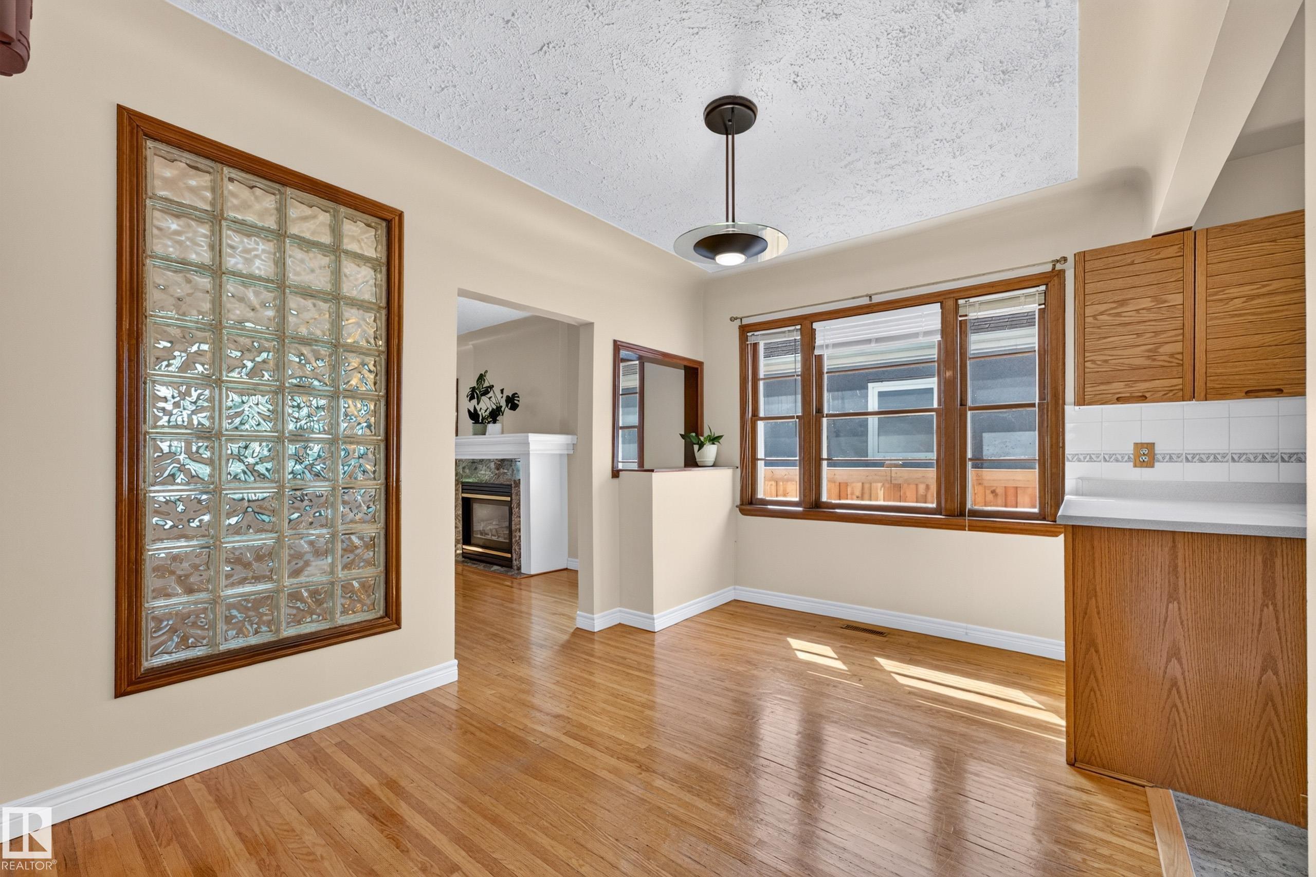 https://zimg.paragon.ice.com/ParagonImages/Property/PM/RAE/225410602/13/0/0/4cc96cc7f0c4909ff93d65c64769f0eb/1/514fbc124058ace6385fb24dfcf2e254/225410602-8b662d84-ee8d-4b6a-a4fa-f668b56d8f71.JPG